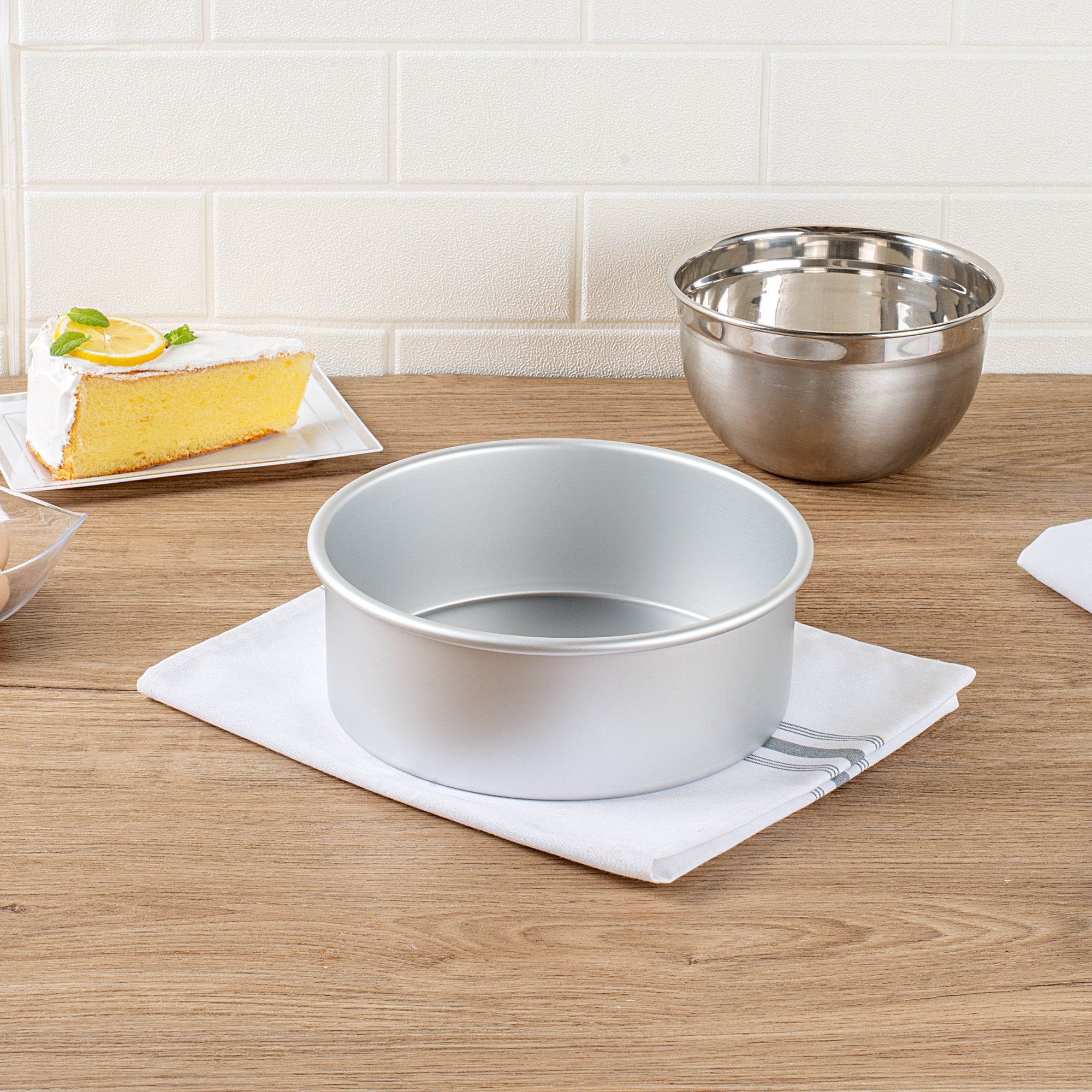 Met Lux Round Aluminum Straight-Sided Cake Pan - 8" x 8" x 3" - 12 count box