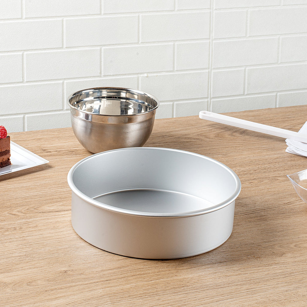 Met Lux Round Aluminum Straight-Sided Cake Pan - 10" x 10" x 3" - 1 count box