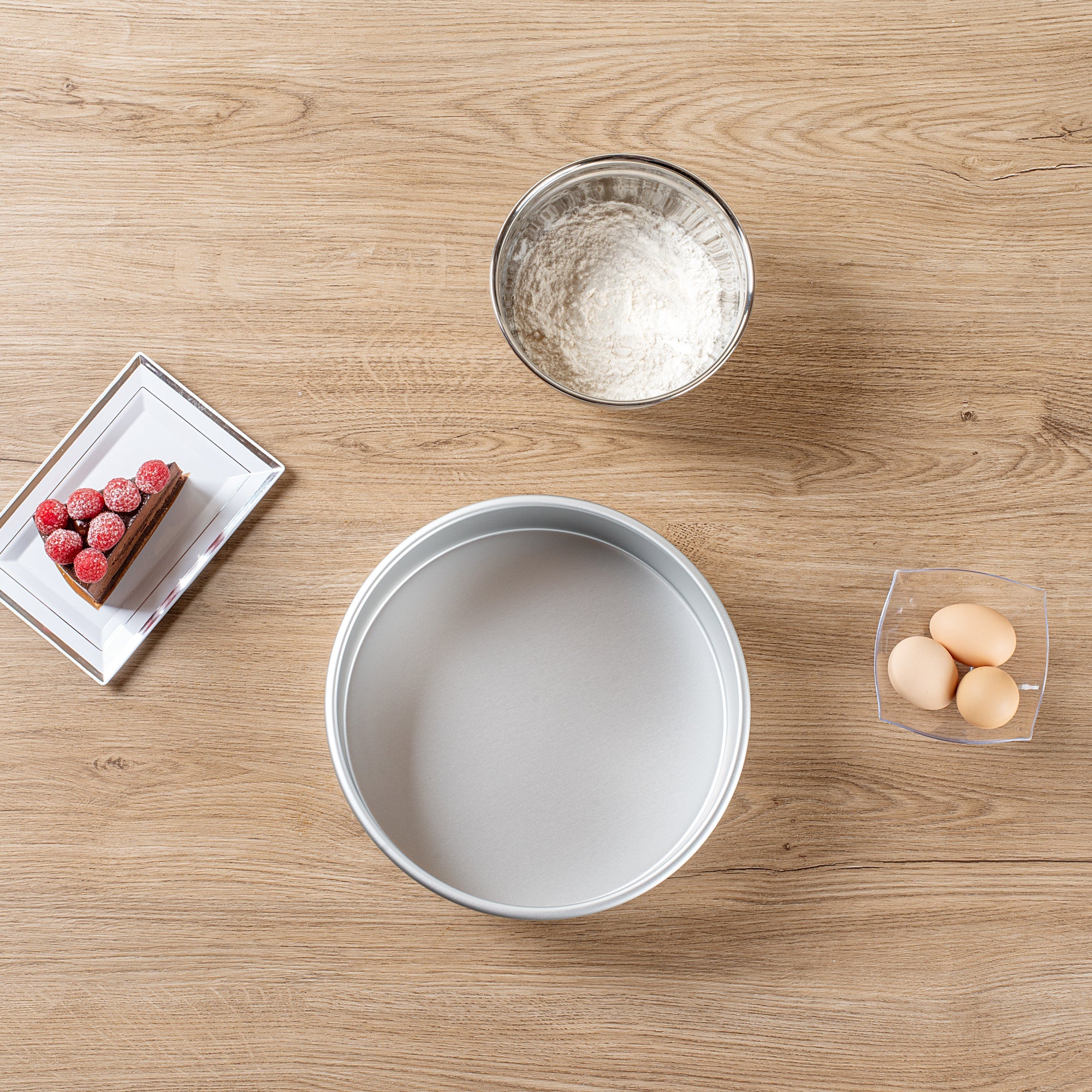 Met Lux Round Aluminum Straight-Sided Cake Pan - 10" x 10" x 3" - 12 count box