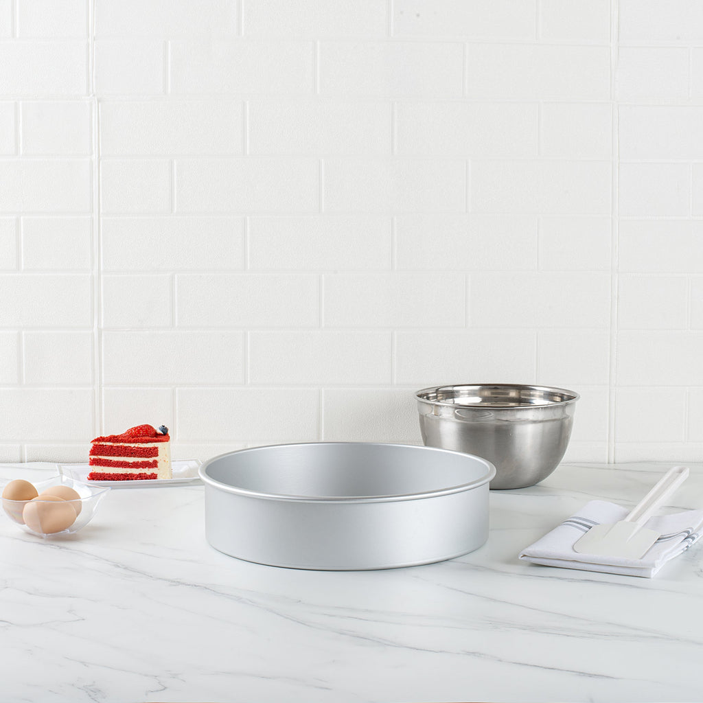 Met Lux Round Aluminum Straight-Sided Cake Pan - 12" x 12" x 3" - 12 count box