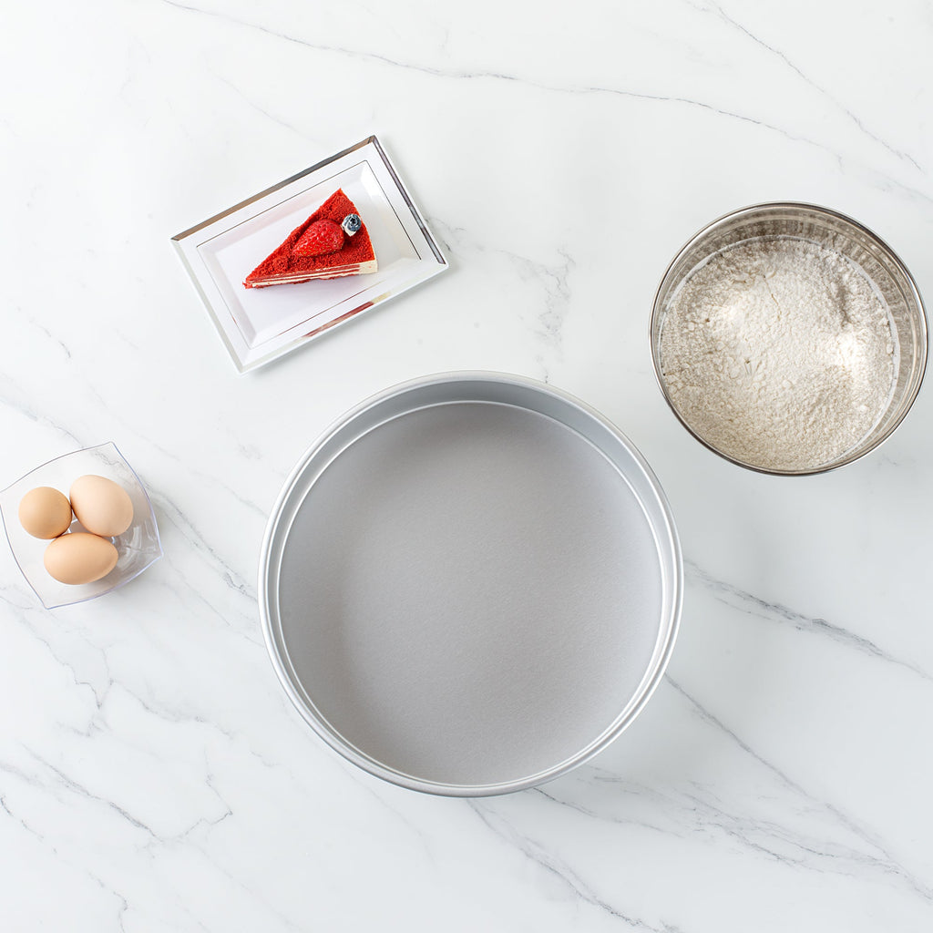 Met Lux Round Aluminum Straight-Sided Cake Pan - 12" x 12" x 3" - 12 count box