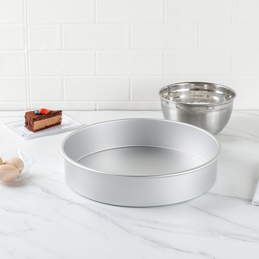 Met Lux Round Aluminum Straight-Sided Cake Pan - 14" x 14" x 3" - 1 count box