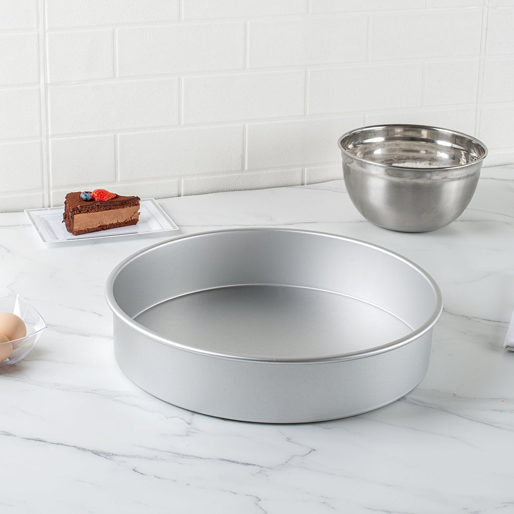 Met Lux Round Aluminum Straight-Sided Cake Pan - 14" x 14" x 3" - 1 count box