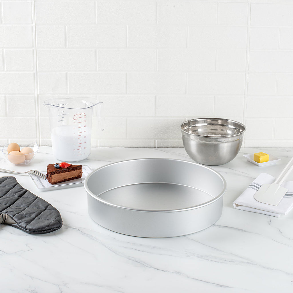 Met Lux Round Aluminum Straight-Sided Cake Pan - 14" x 14" x 3" - 1 count box