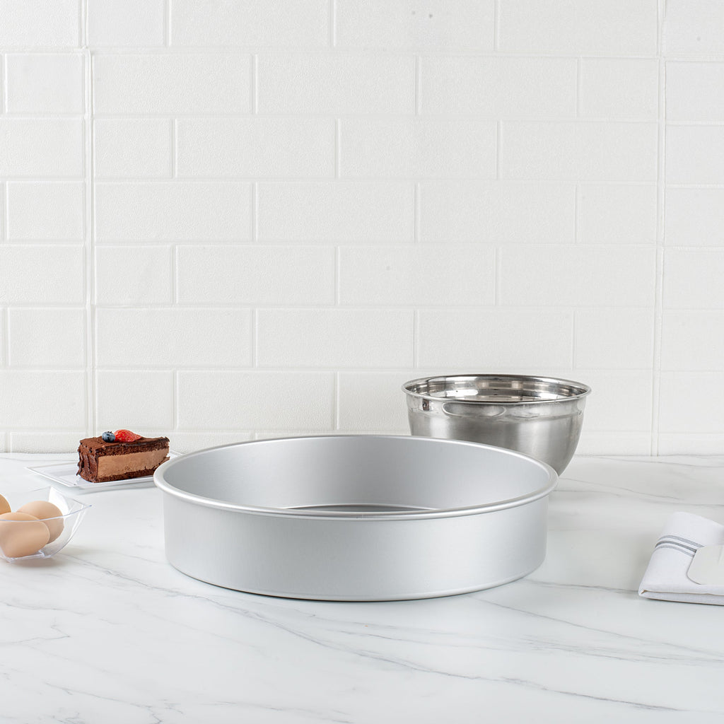 Met Lux Round Aluminum Straight-Sided Cake Pan - 14" x 14" x 3" - 12 count box
