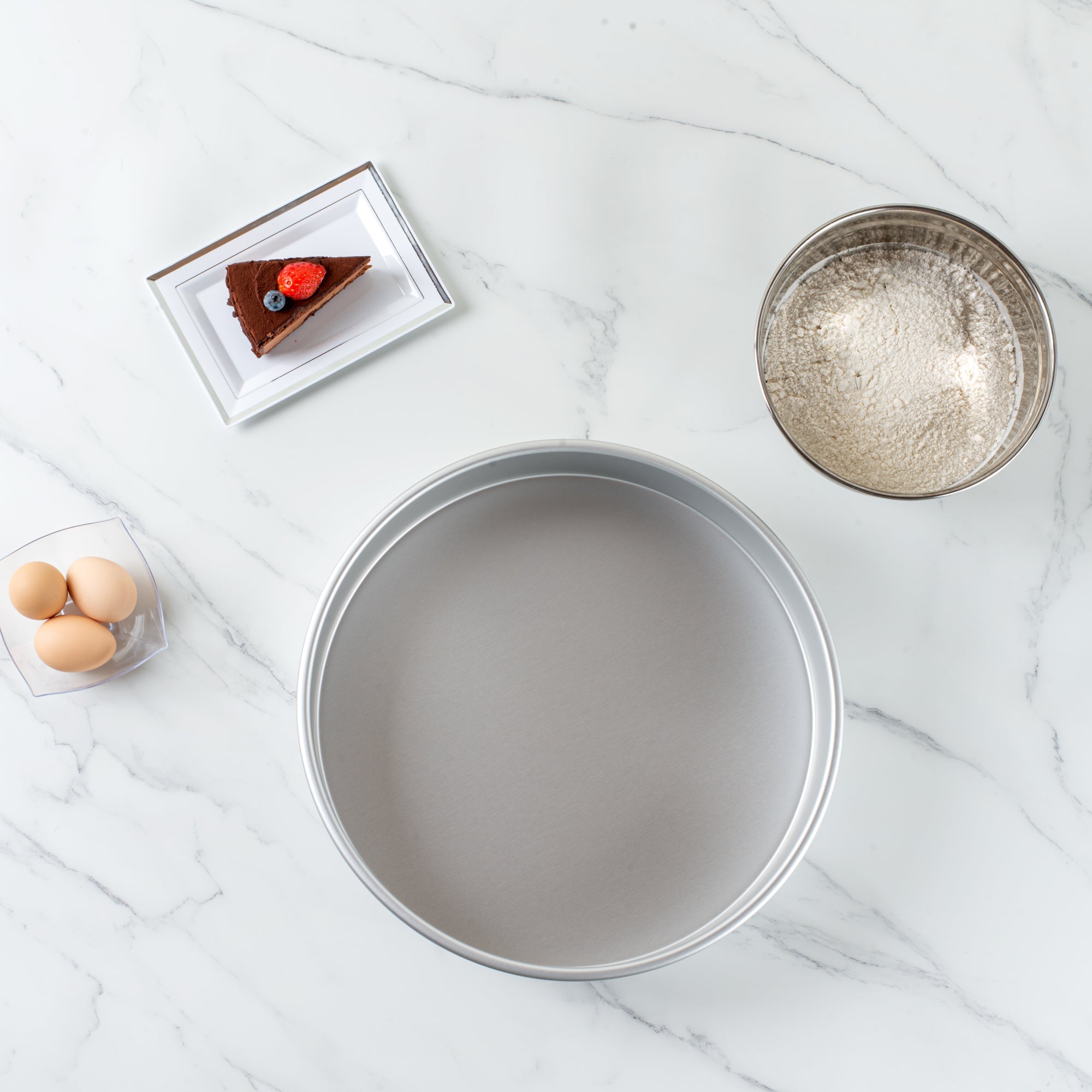 Met Lux Round Aluminum Straight-Sided Cake Pan - 14" x 14" x 3" - 12 count box