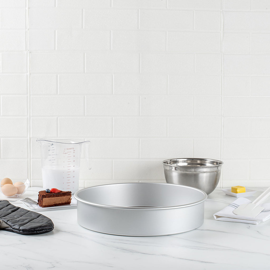 Met Lux Round Aluminum Straight-Sided Cake Pan - 14" x 14" x 3" - 12 count box