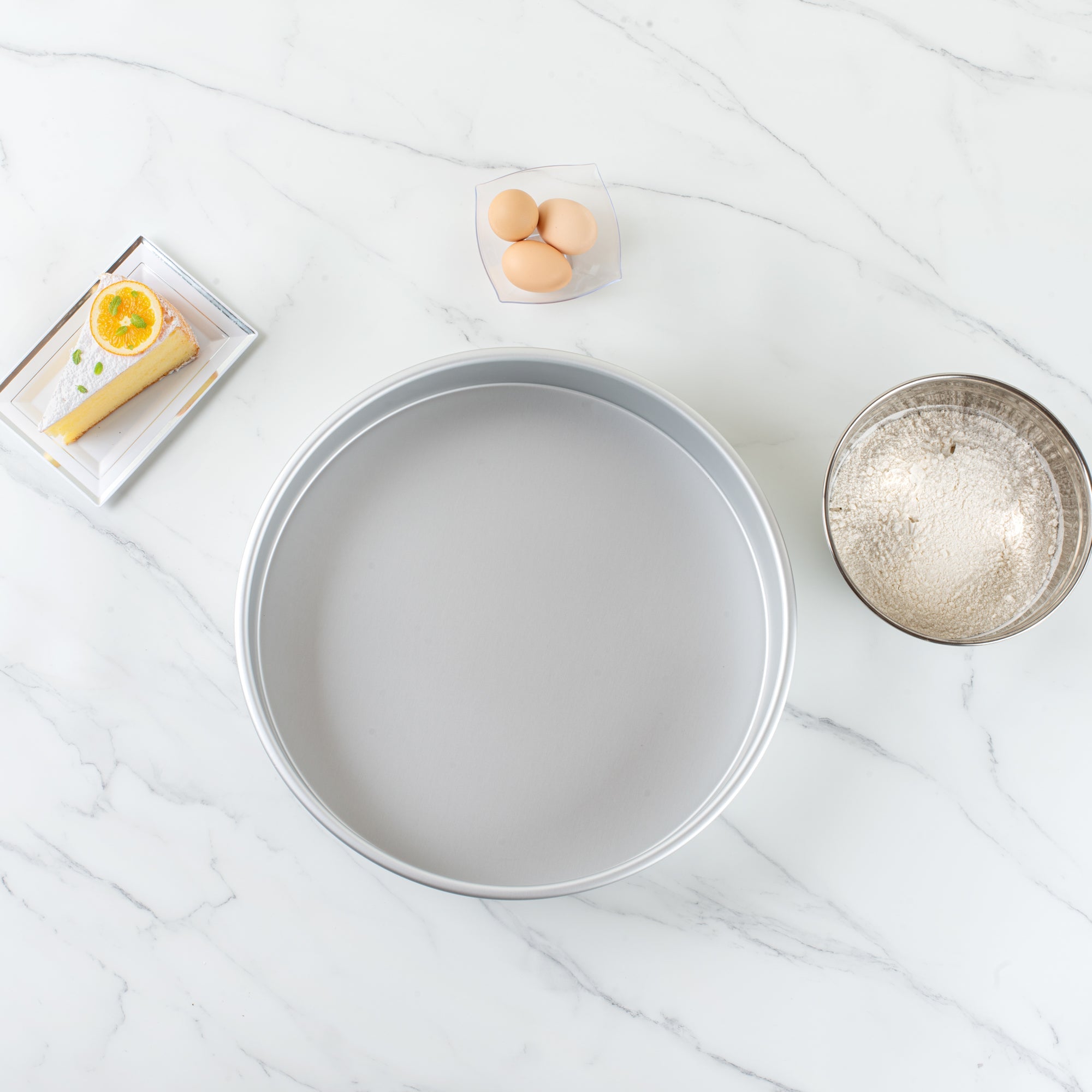 Met Lux Round Aluminum Straight-Sided Cake Pan - 16" x 16" x 3" - 12 count box