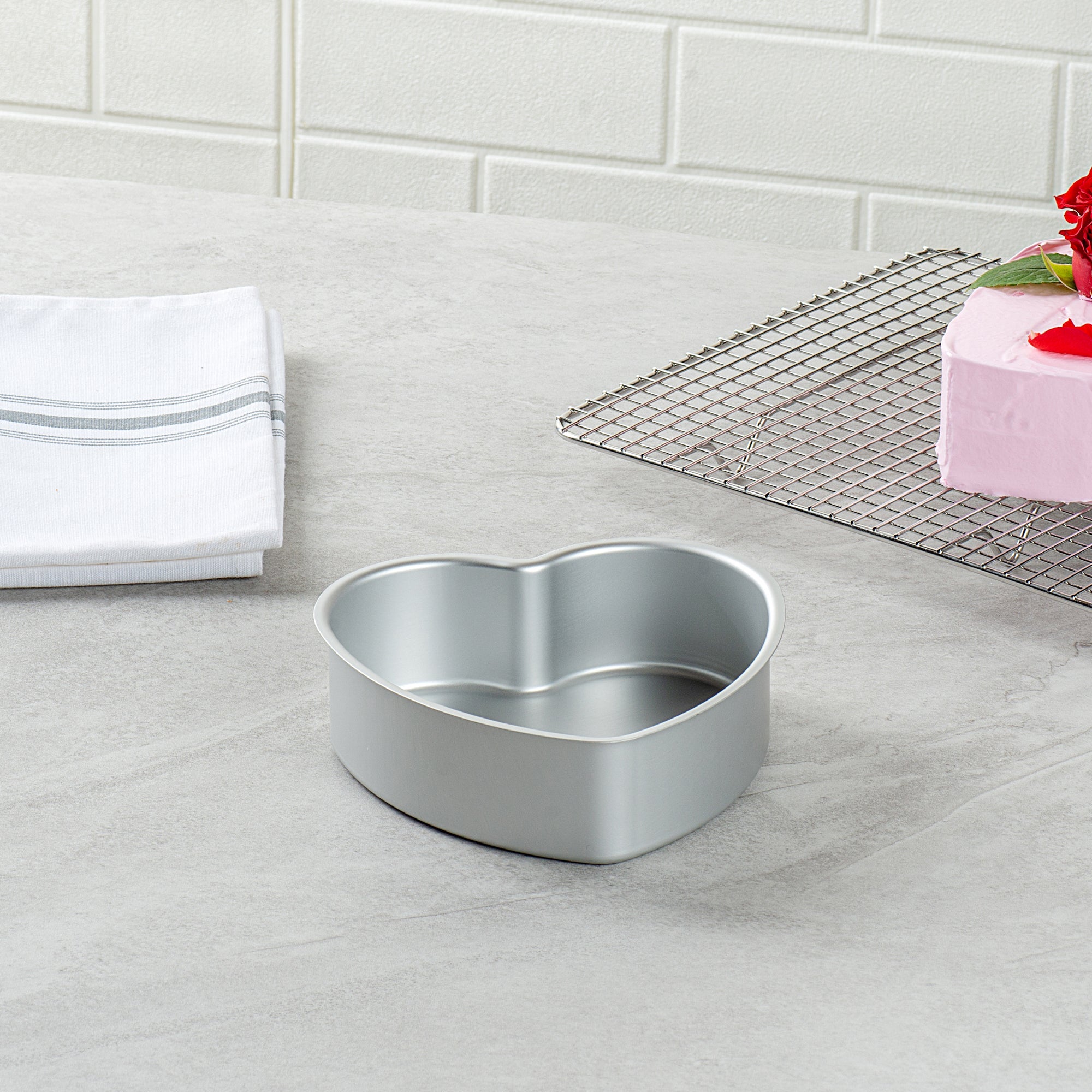 Met Lux Heart Aluminum Cake Pan - 6" x 6" x 2" - 1 count box