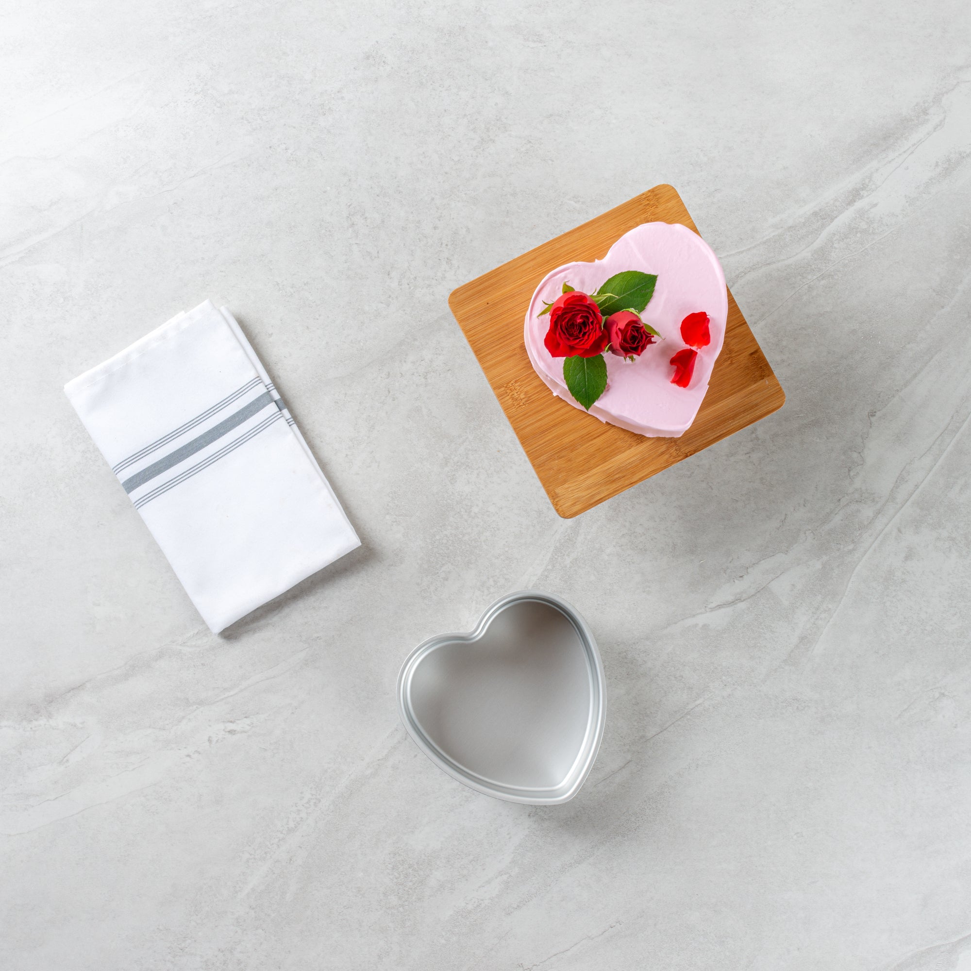 Met Lux Heart Aluminum Cake Pan - 6" x 6" x 2" - 12 count box