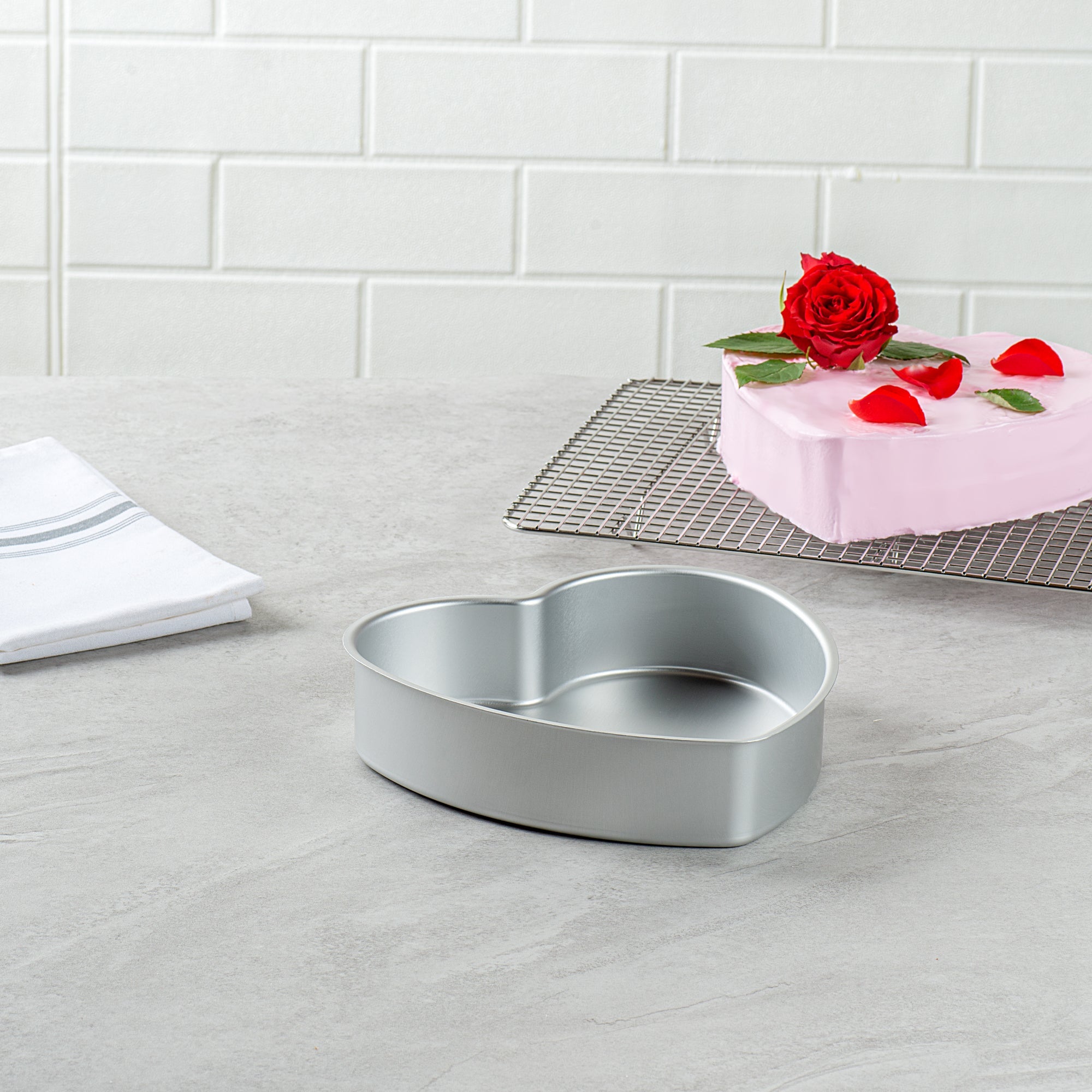 Met Lux Heart Aluminum Cake Pan - 8" x 8" x 2" - 12 count box