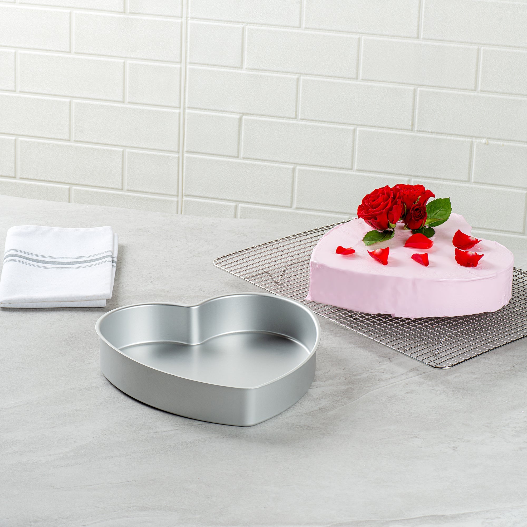 Met Lux Heart Aluminum Cake Pan - 10" x 10" x 2" - 12 count box