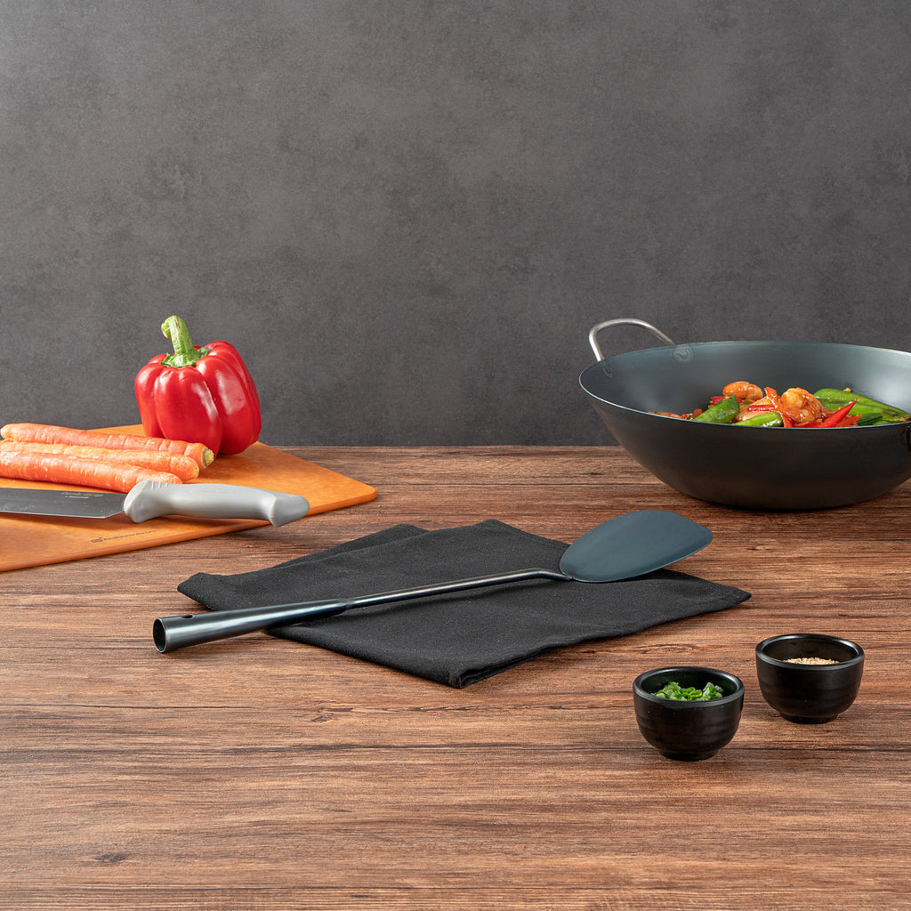 Motomori Blue Carbon Steel Wok Spatula - Pre-seasoned - 15 1/2'' - 1 count box