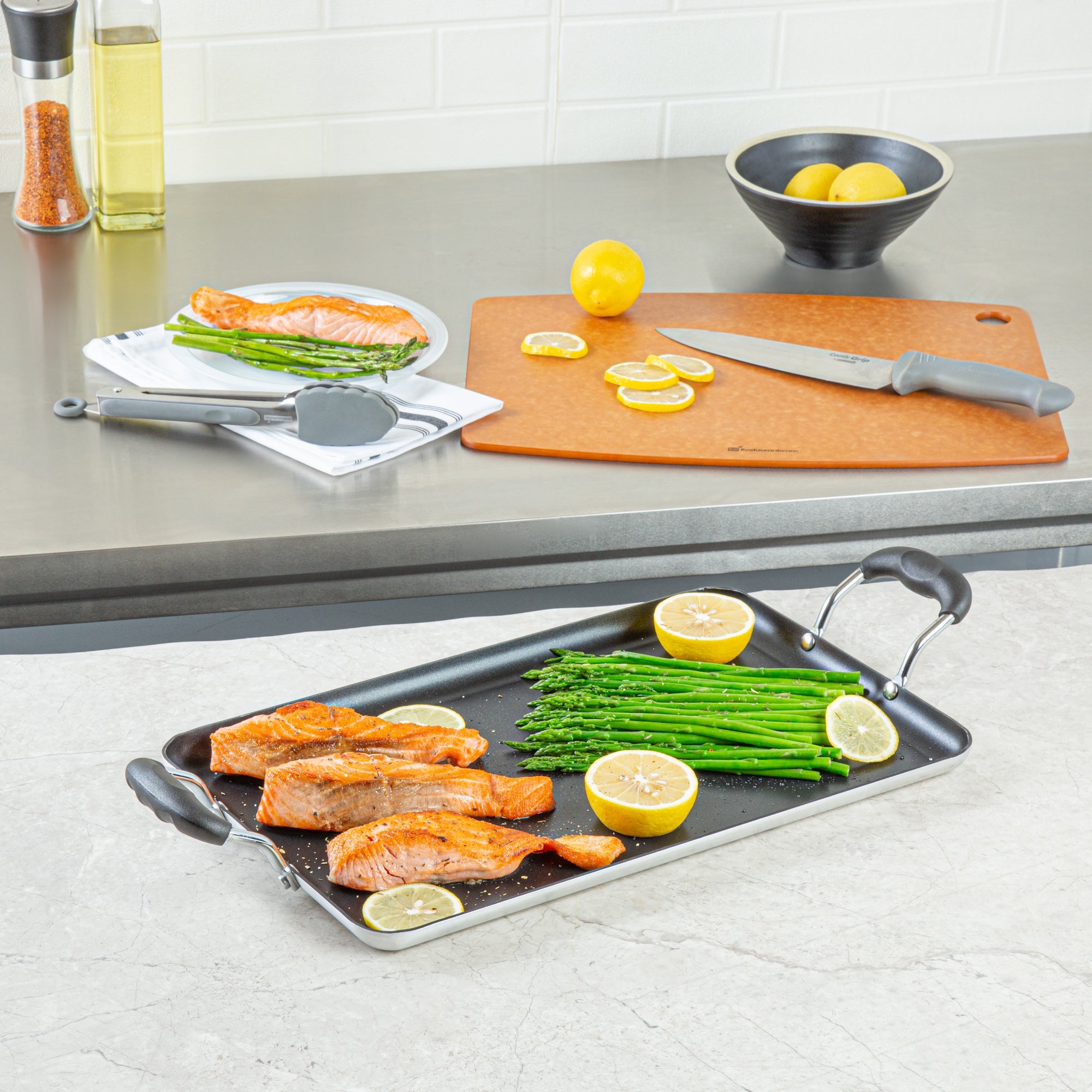 Met Lux Aluminum Double Burner Griddle - Non-Stick, with Bakelite Handles - 16 1/2" x 10 1/2" - 1 count box