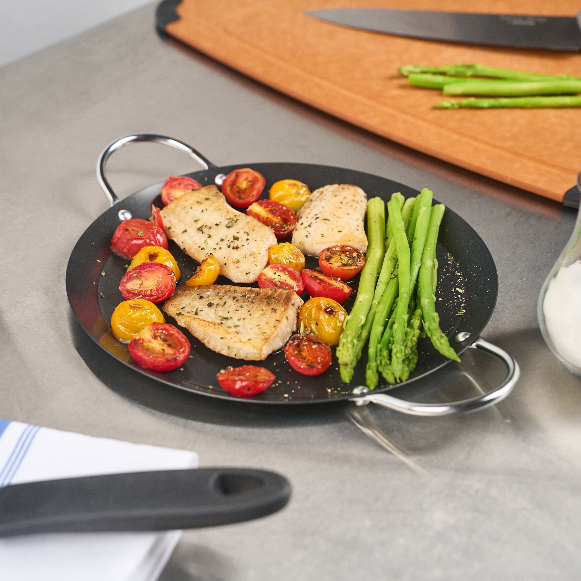 Met Lux Round Carbon Steel Griddle - Non-Stick, with Chrome Handles - 9" - 10 count box