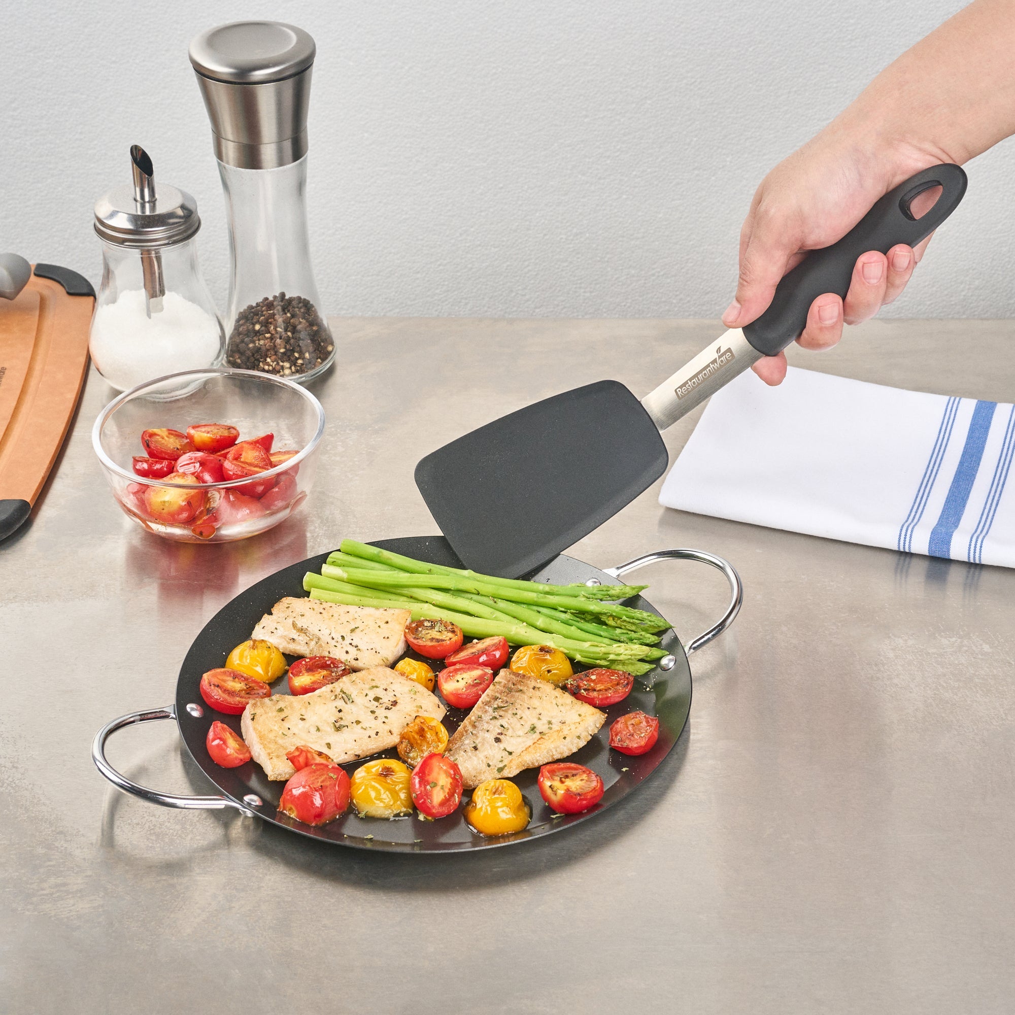 Met Lux Round Carbon Steel Griddle - Non-Stick, with Chrome Handles - 9" - 10 count box