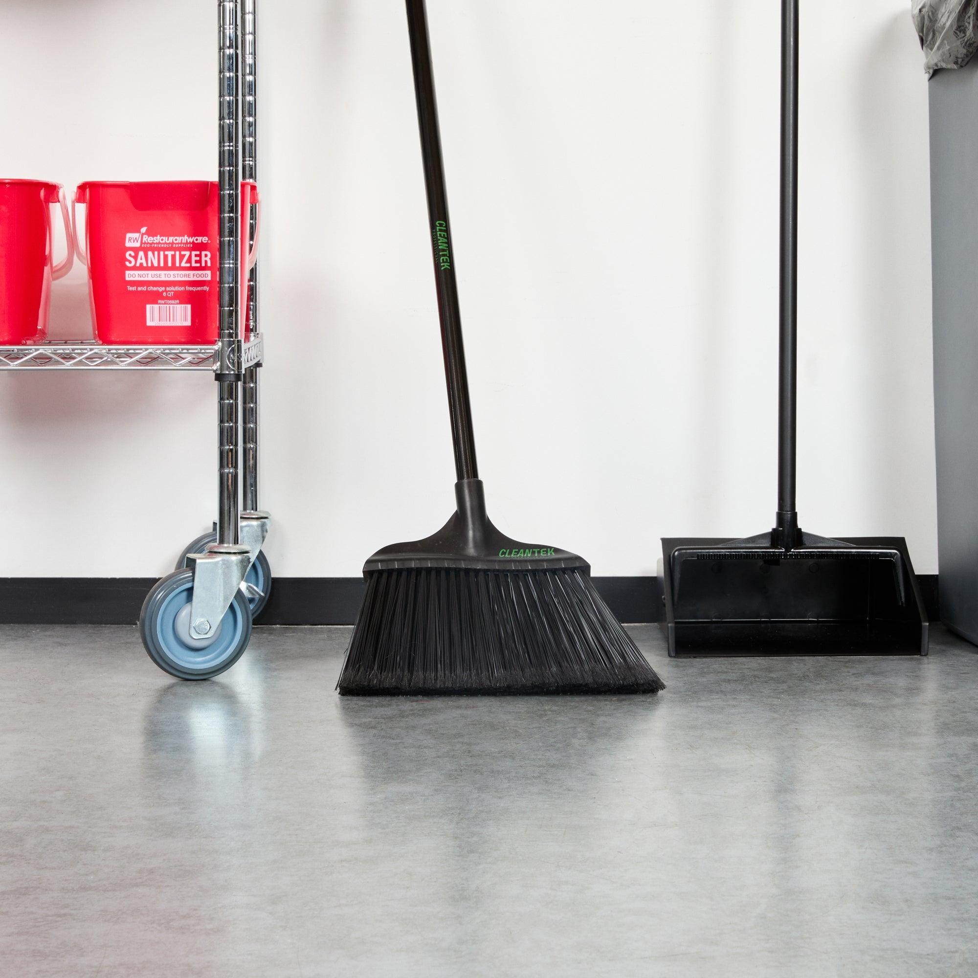 Clean Tek Profesional 13 3/4" Black Plastic Wide Angled Broom Head - with Flagged Bristles - 1 count box