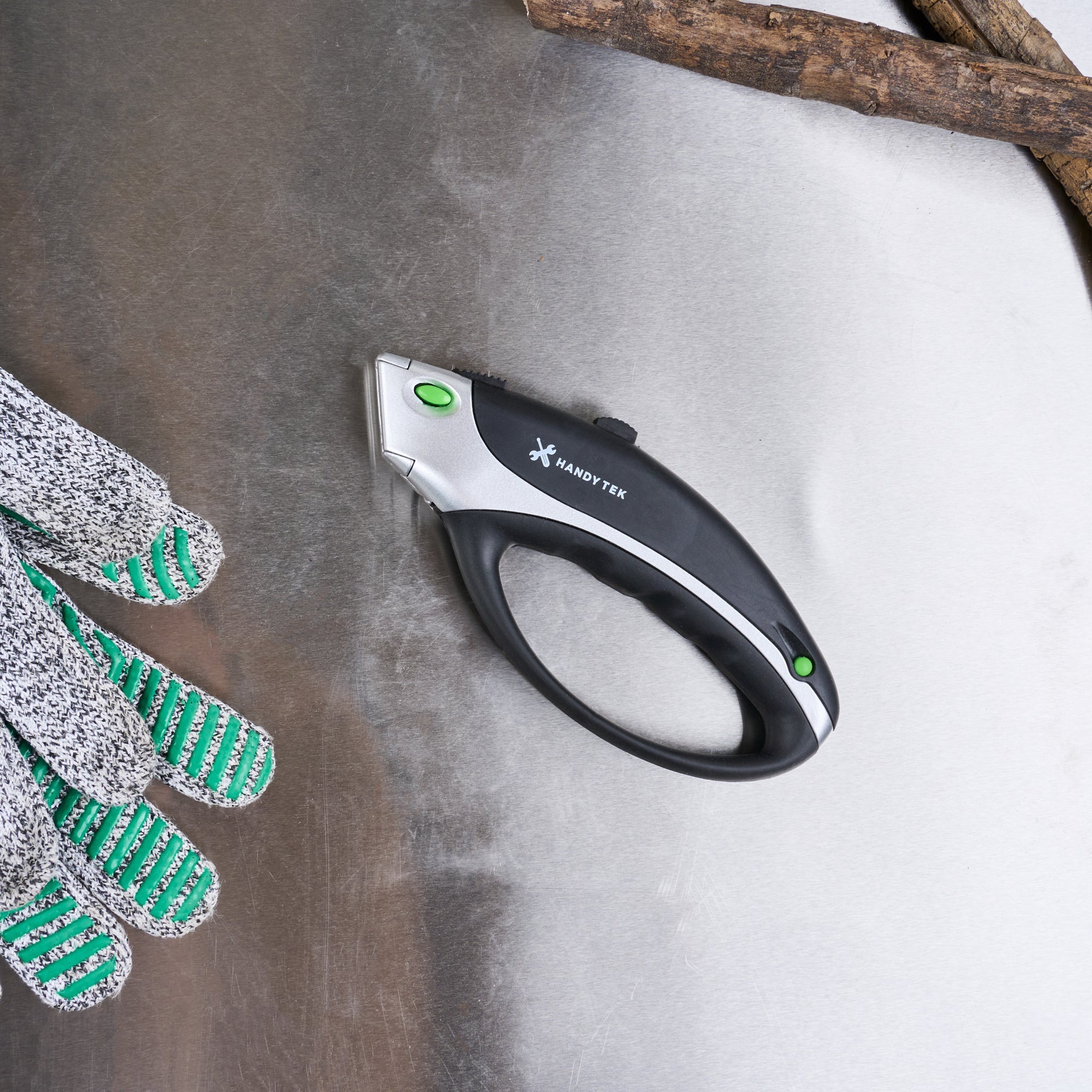 Handy Tek Black Safety Utility Knife - Quick Change, Heavy Duty - 6 3/4" - 1 count box