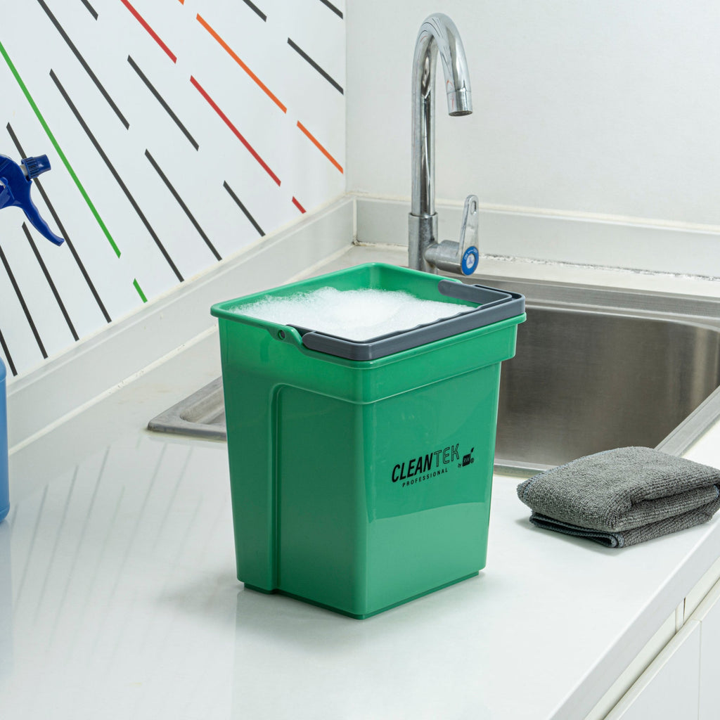 Clean Tek Professional 4 Qt Green Cleaning Bucket - 7" x 6 1/4" x 8 1/2" - 1 count box