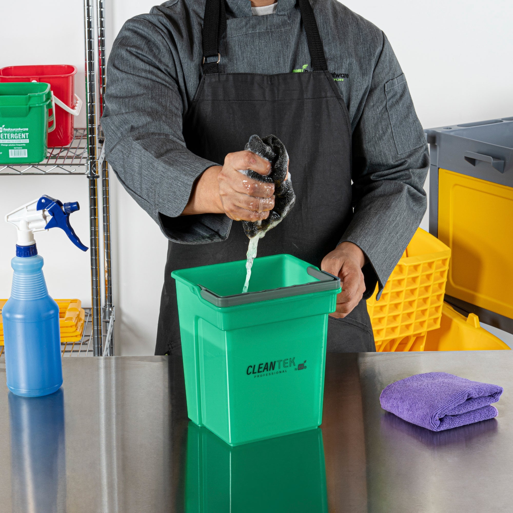 Clean Tek Professional 4 Qt Green Cleaning Bucket - 7" x 6 1/4" x 8 1/2" - 1 count box