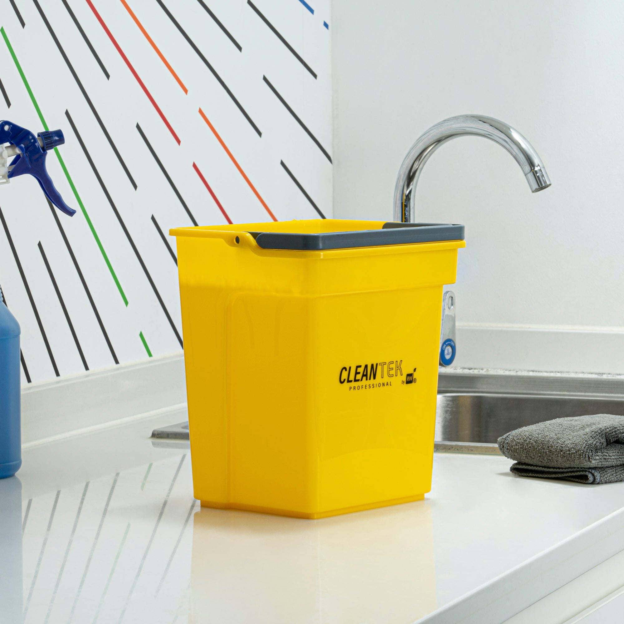 Clean Tek Professional 4 Qt Yellow Cleaning Bucket - 7" x 6 1/4" x 8 1/2" - 1 count box