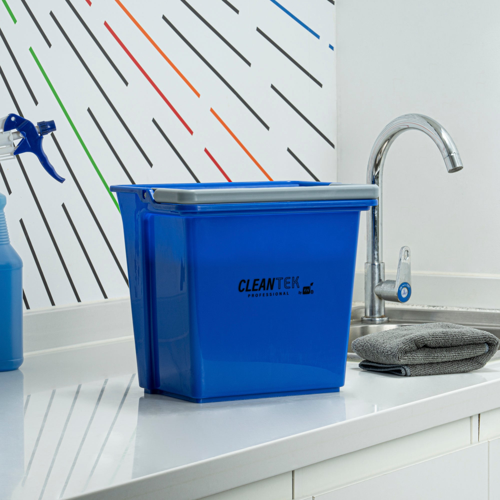 Clean Tek Professional 6 Qt Blue Cleaning Bucket - 9 1/4" x 7" x 8 3/4" - 1 count box