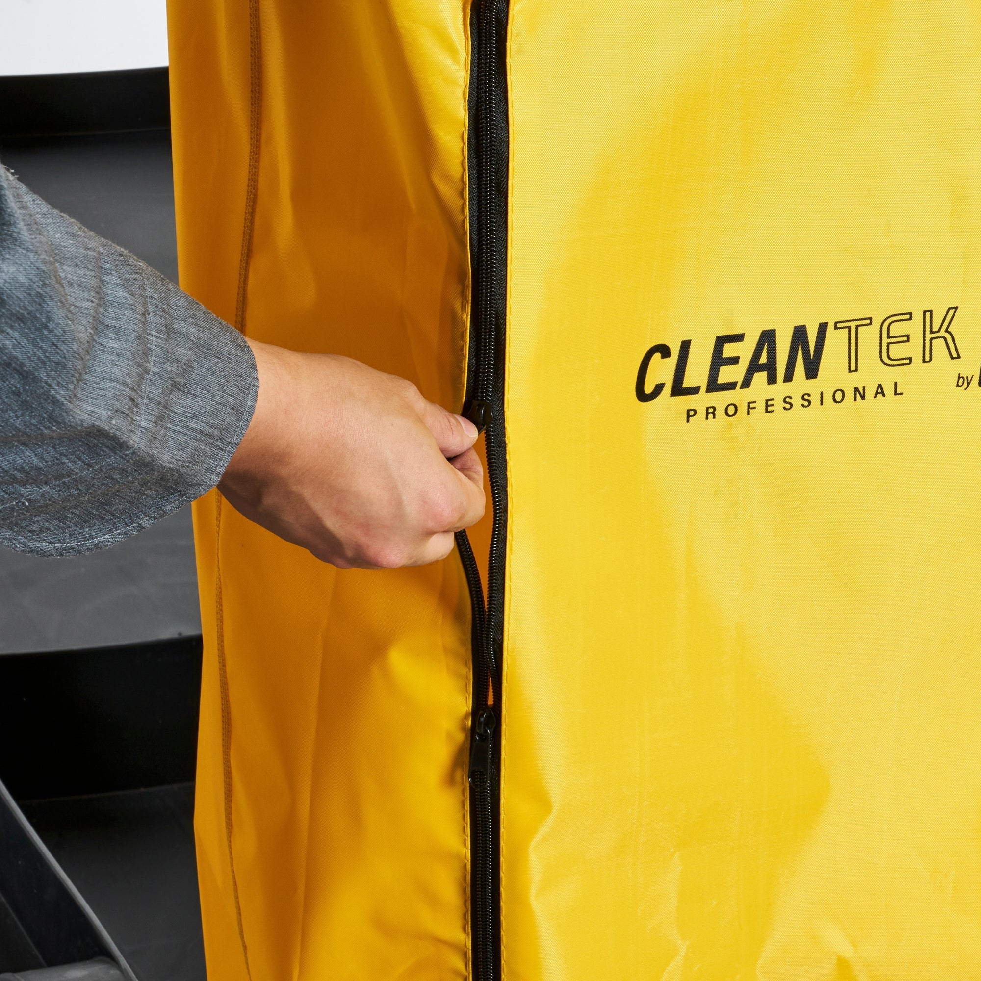 Clean Tek Professional Black Heavy Duty 3-Shelf Janitor Cart - 21 gal Bag, Lid - 52 1/4" x 33 1/2" x 39" - 1 count box