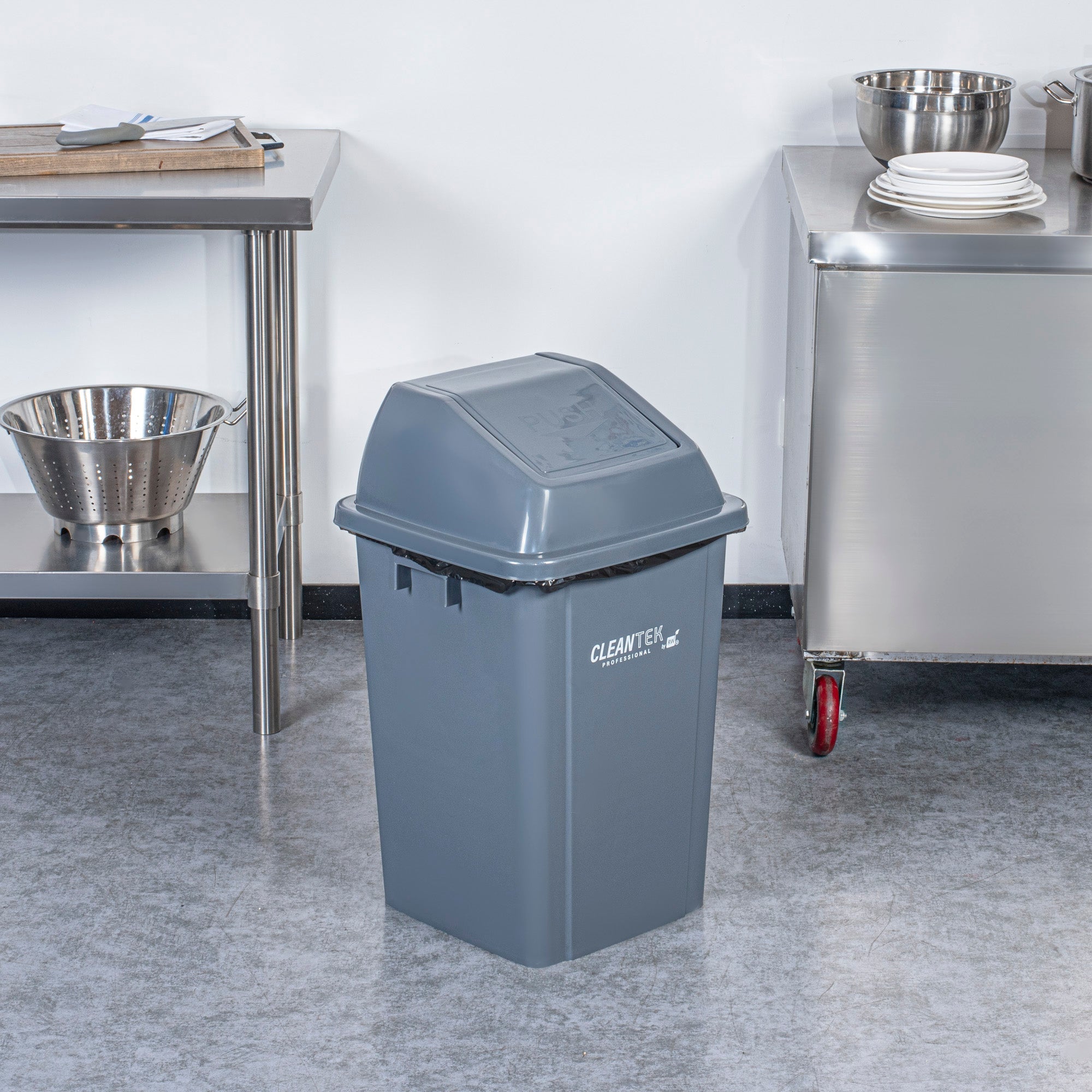 Clean Tek Professional Gray Dome Top Lid - with Swing Door, Fits 19 / 23 gal Square Trash Can - 1 count box