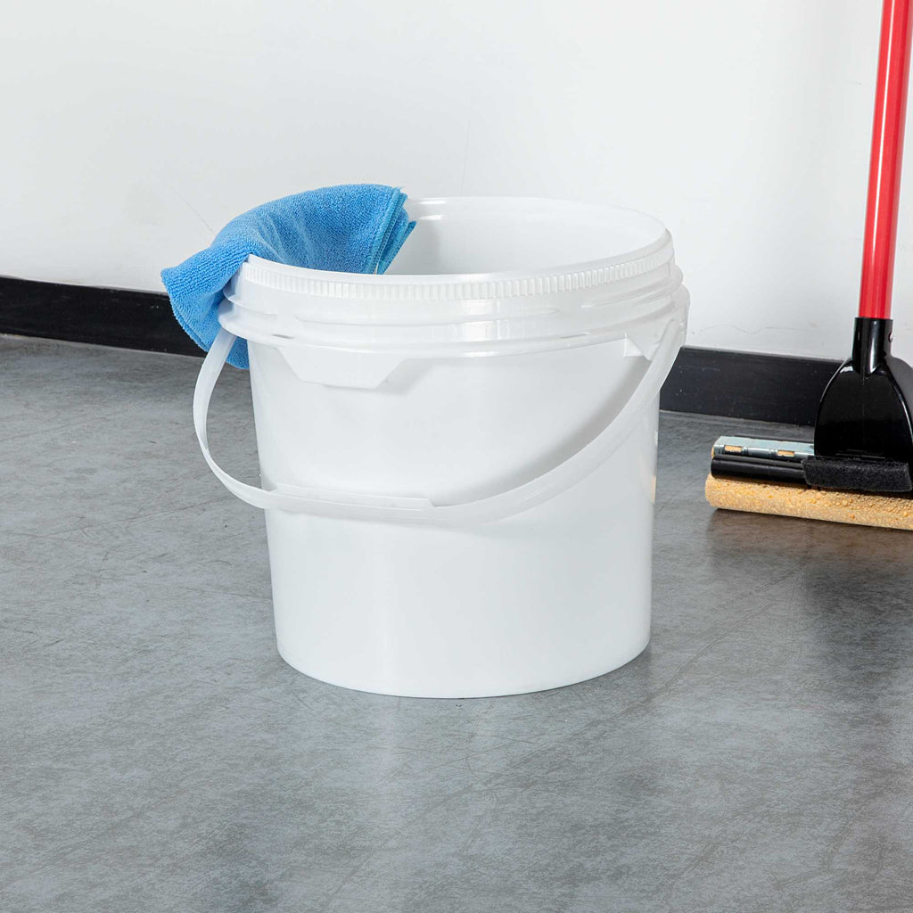 Met Lux 3.5 gal Round White Plastic Screw Top Pail - UN Rated - 11 1/4" x 11 1/4" x 11 1/2" - 1 count box