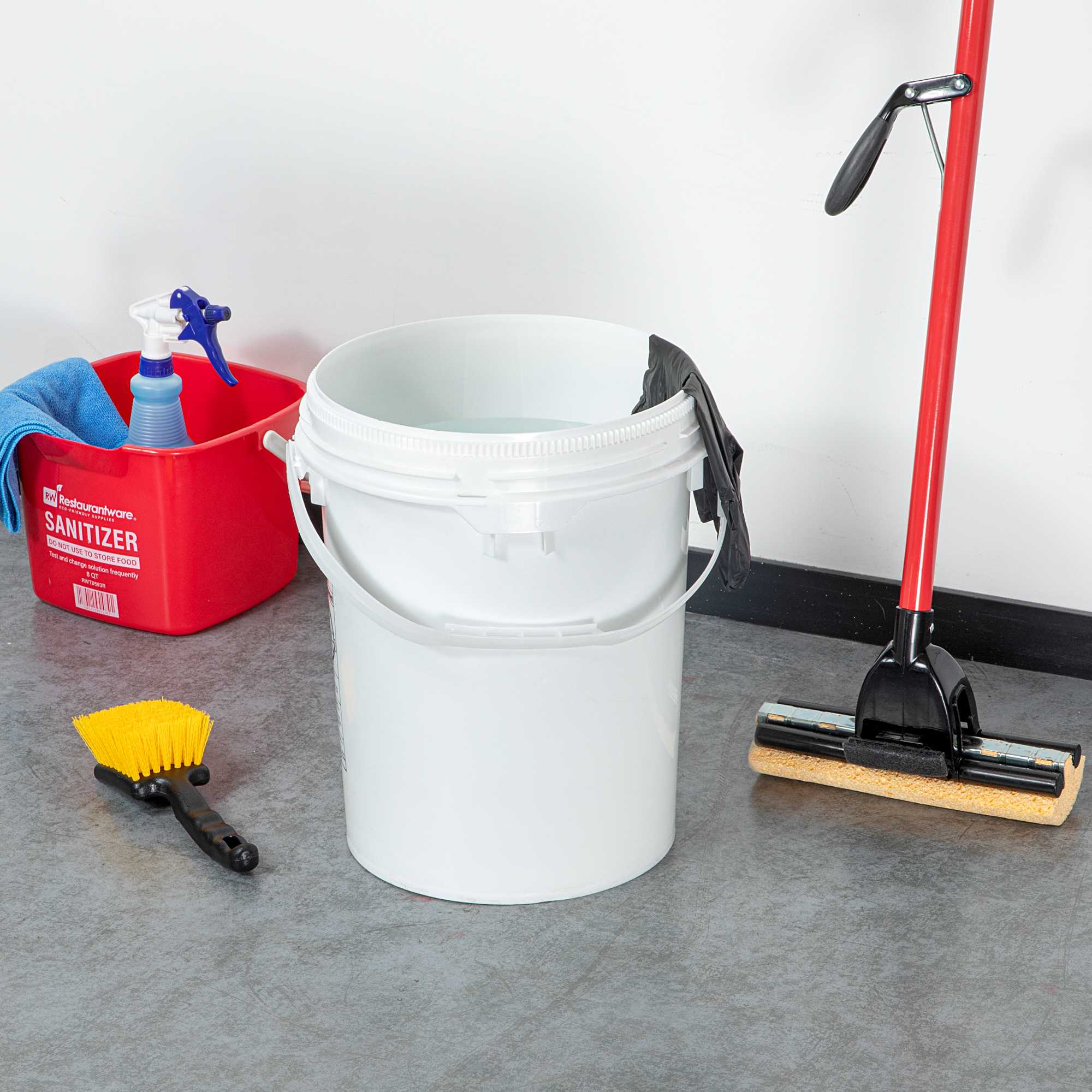 Met Lux 5 gal Round White Plastic Screw Top Pail - UN Rated - 11 1/4" x 11 1/4" x 15 1/4" - 1 count box
