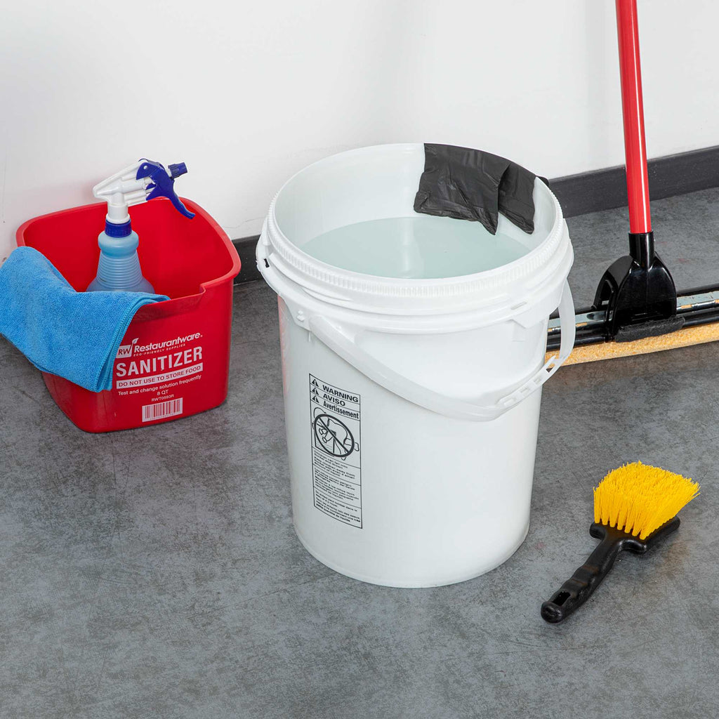 Met Lux 5 gal Round White Plastic Screw Top Pail - UN Rated - 11 1/4" x 11 1/4" x 15 1/4" - 1 count box