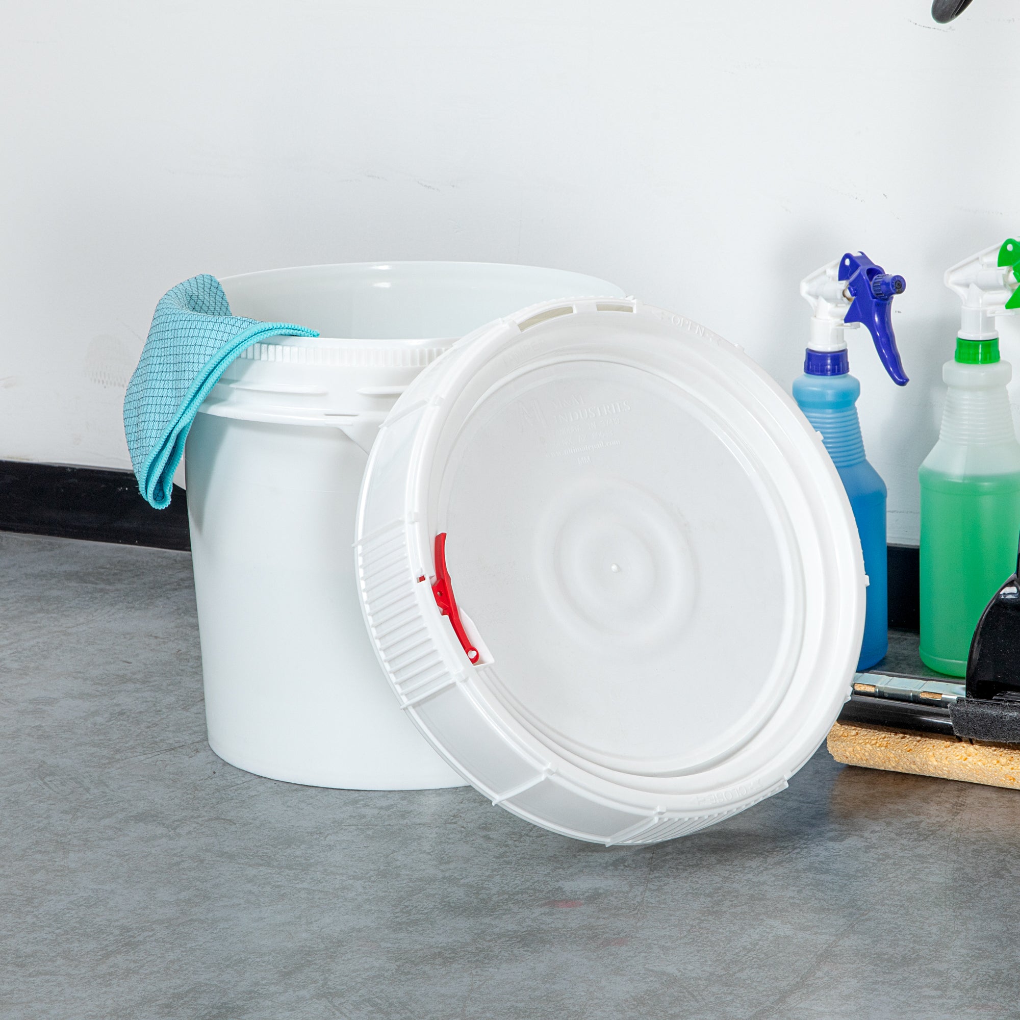 Met Lux Round White Plastic Screw Top Lid - For 3.5 & 5 gal Pail, Tamper-Evident, UN Rated - 11 1/4" x 11 1/4" x 2 1/2" - 1 count box