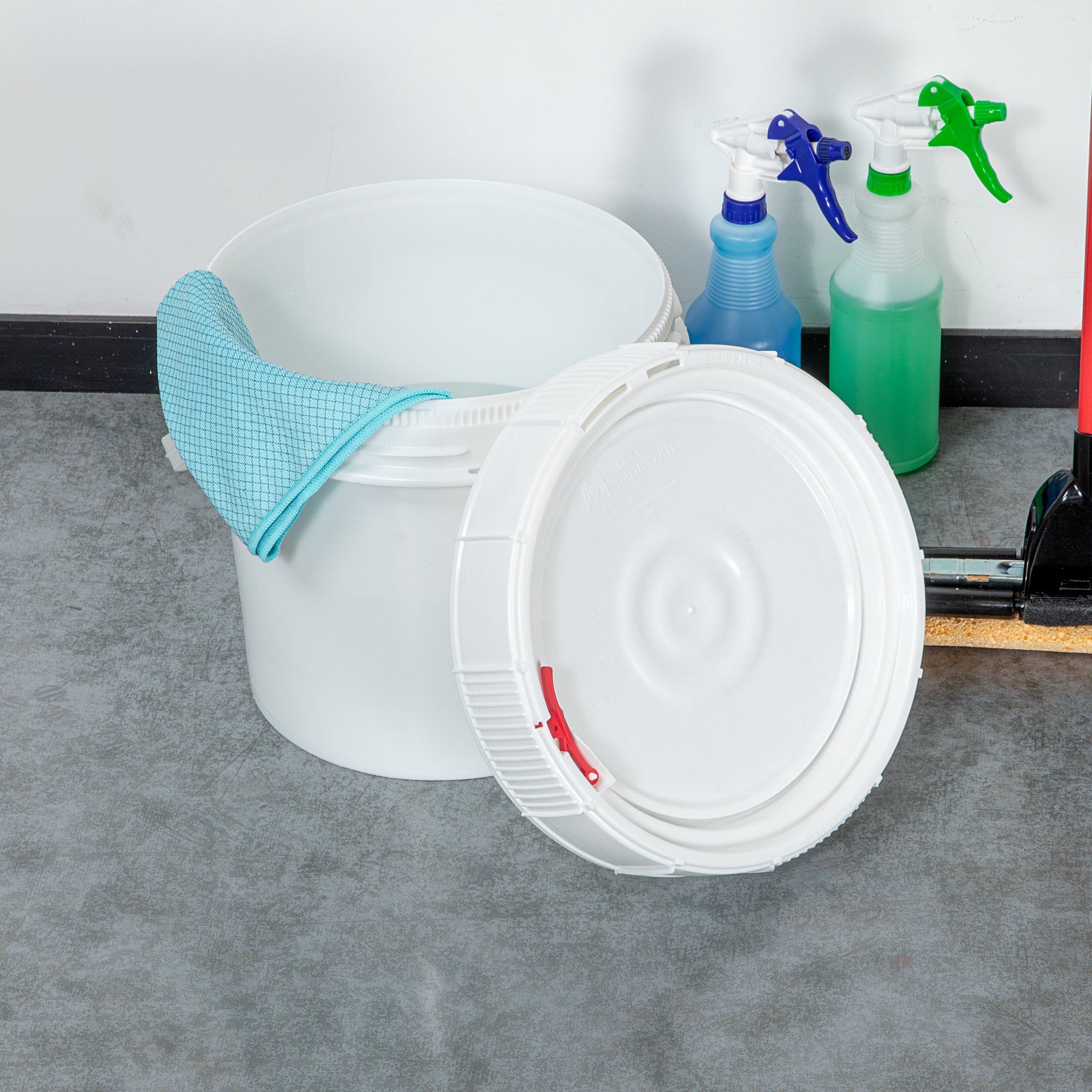 Met Lux Round White Plastic Screw Top Lid - For 3.5 & 5 gal Pail, Tamper-Evident, UN Rated - 11 1/4" x 11 1/4" x 2 1/2" - 1 count box