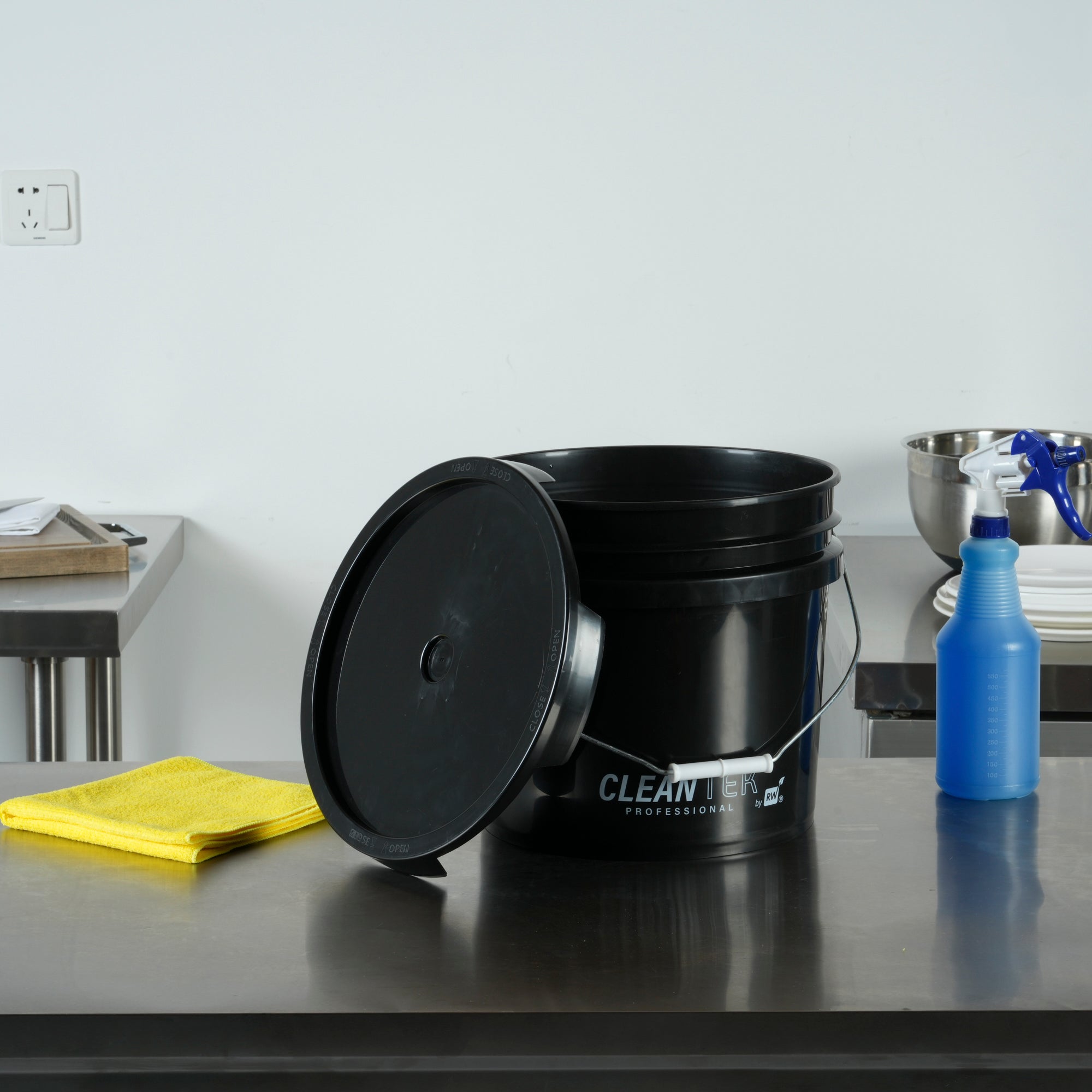 Clean Tek Professional Round Black Plastic Easy-Off Lid - Fits 3.5 and 5 Gal Pail - 1 count box