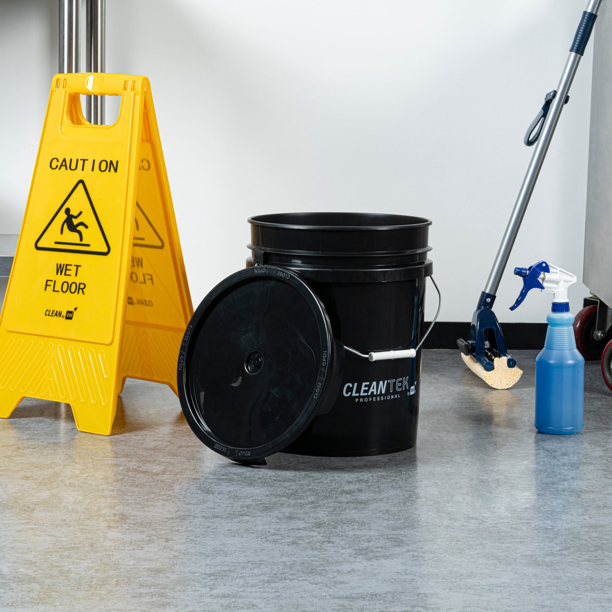 Clean Tek Professional Round Black Plastic Easy-Off Lid - Fits 3.5 and 5 Gal Pail - 1 count box