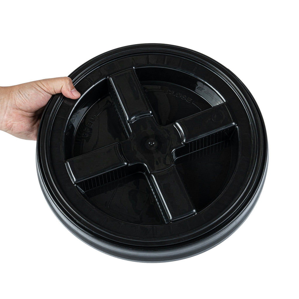 Clean Tek Professional Round Black Plastic Gamma Seal Lid - Fits 3.5 and 5 Gal Pail, with Gasket - 1 count box