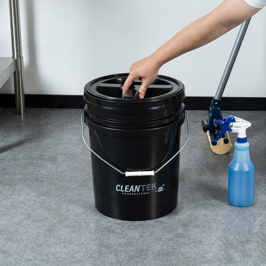 Clean Tek Professional Round Black Plastic Gamma Seal Lid - Fits 3.5 and 5 Gal Pail, with Gasket - 1 count box