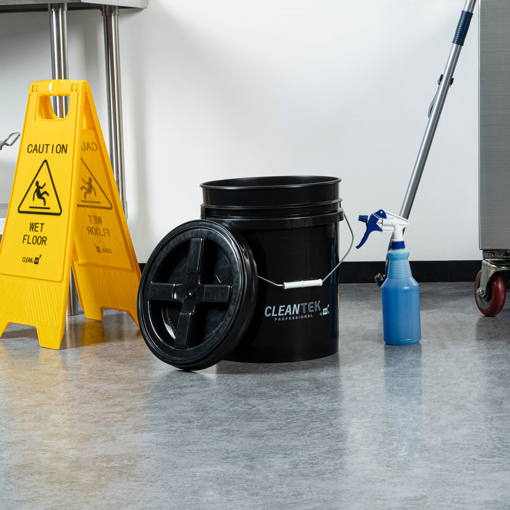 Clean Tek Professional Round Black Plastic Gamma Seal Lid - Fits 3.5 and 5 Gal Pail, with Gasket - 1 count box