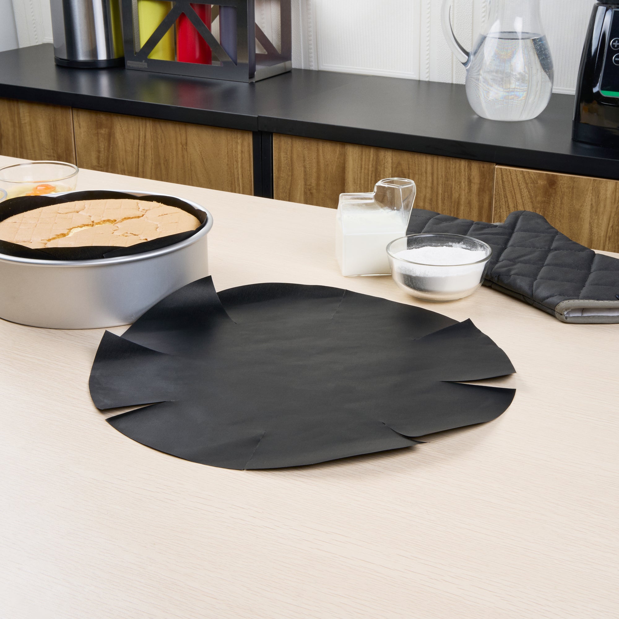 Pastry Tek Round Black Fiberglass Cake Tin Liner - Non-Stick, Foldable - 9 1/2" x 9 1/2" - 5 count box