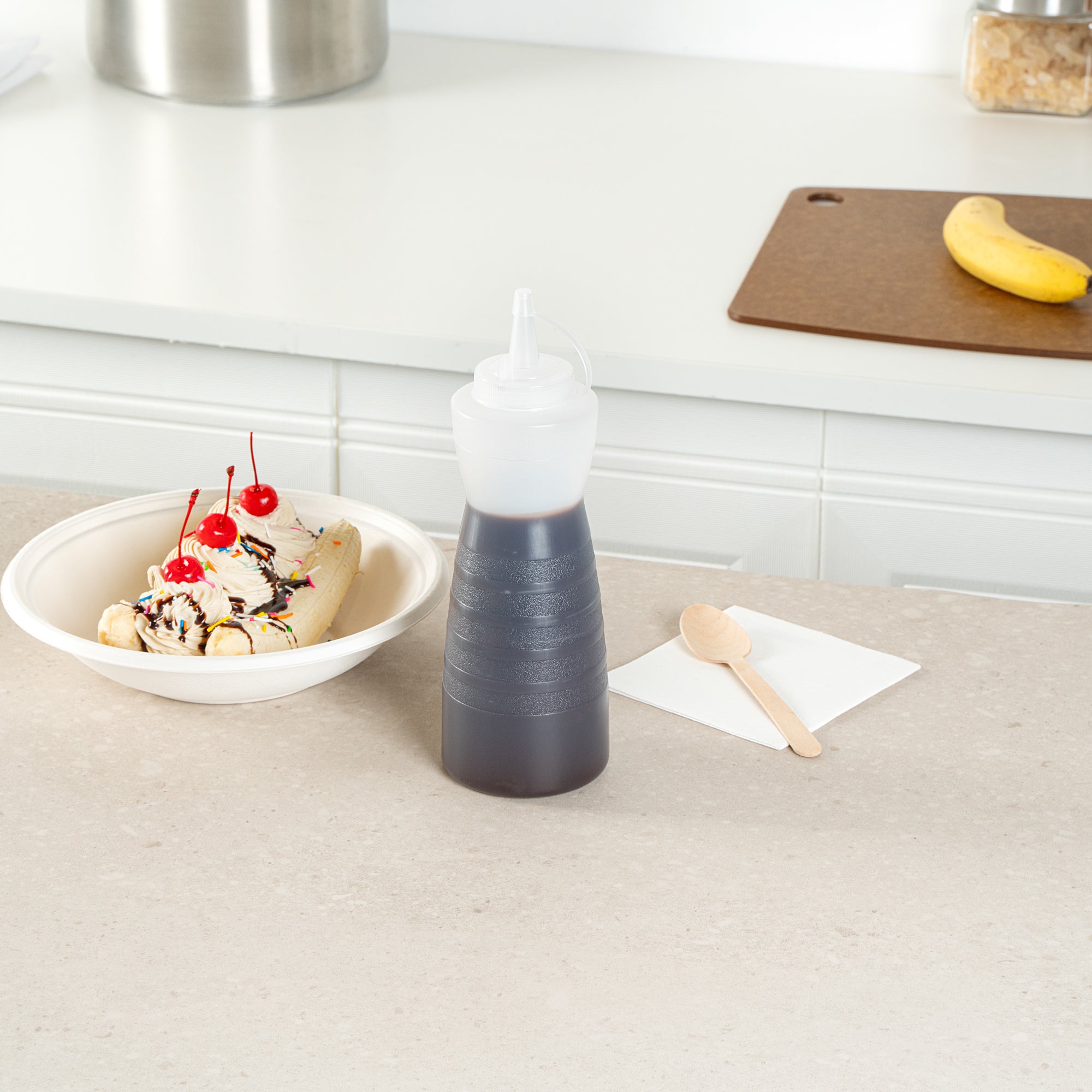 Sauce Tek 24 oz Clear Plastic Squeeze Bottle - with Cap - 2 3/4" x 2 3/4" x 10 1/4" - 1 count box