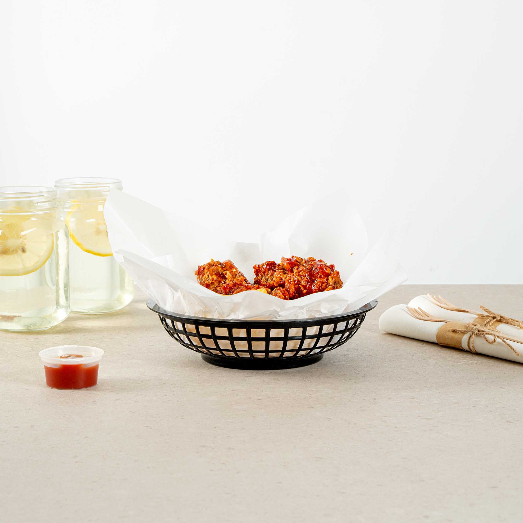 Chef 101 Round Black Plastic Fast Food Serving Basket - 7 3/4" x 7 3/4" x 2" - 10 count box