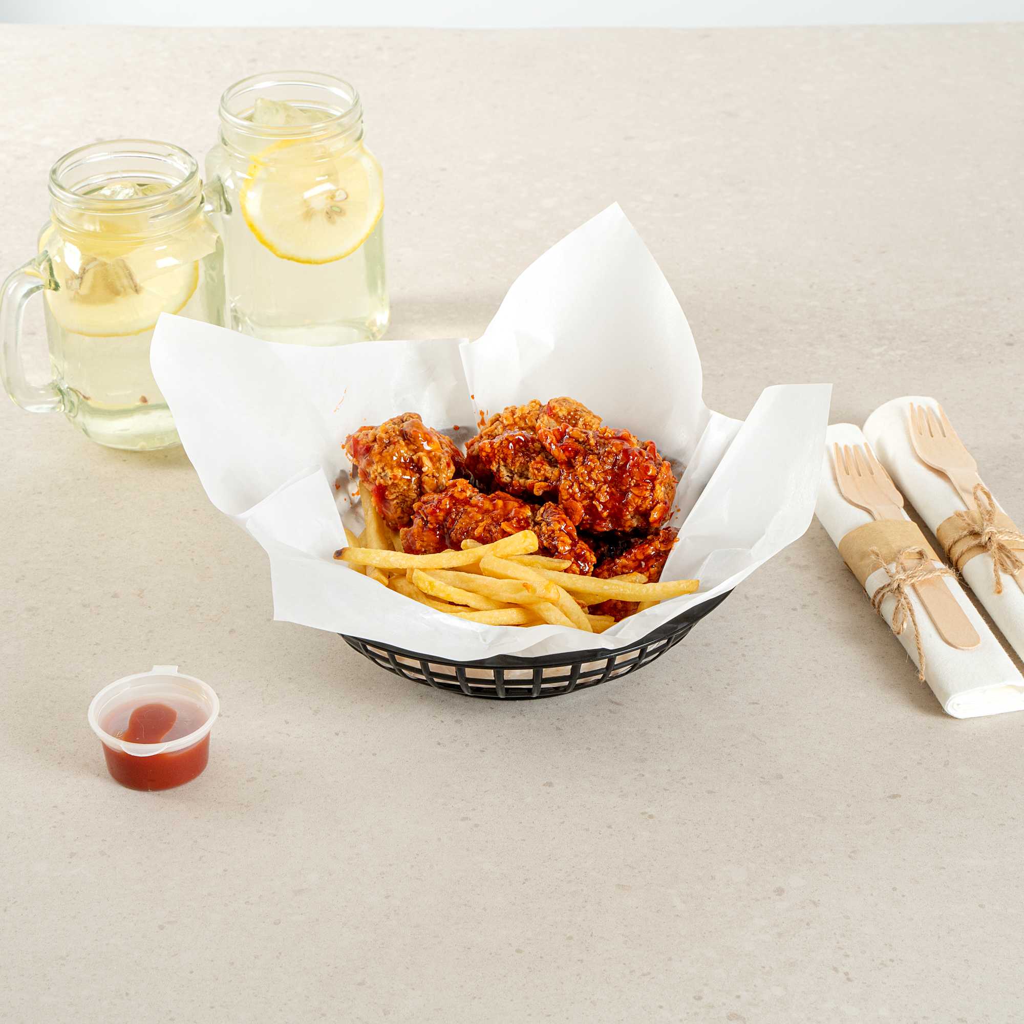 Chef 101 Round Black Plastic Fast Food Serving Basket - 7 3/4" x 7 3/4" x 2" - 10 count box
