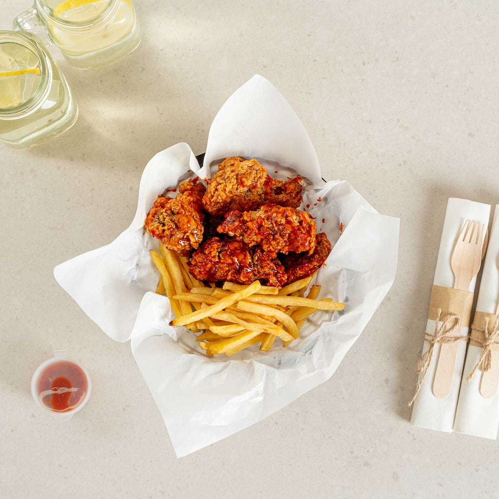 Chef 101 Round Black Plastic Fast Food Serving Basket - 7 3/4" x 7 3/4" x 2" - 10 count box