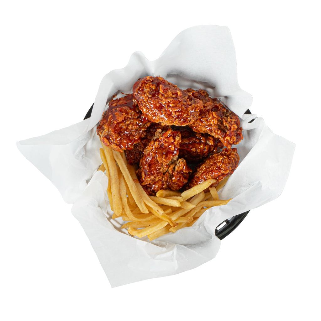 Chef 101 Round Black Plastic Fast Food Serving Basket - 7 3/4" x 7 3/4" x 2" - 100 count box