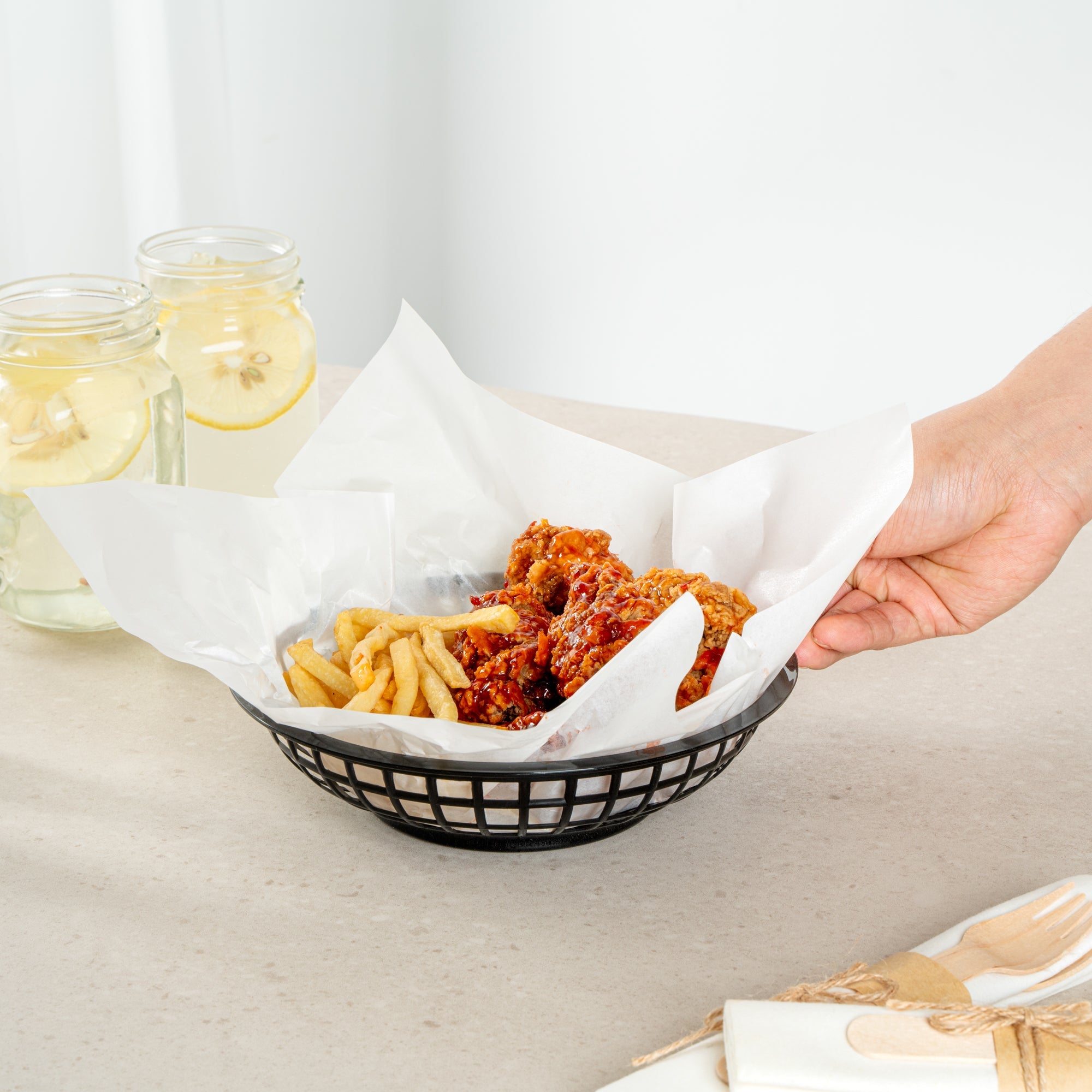 Chef 101 Round Black Plastic Fast Food Serving Basket - 7 3/4" x 7 3/4" x 2" - 100 count box