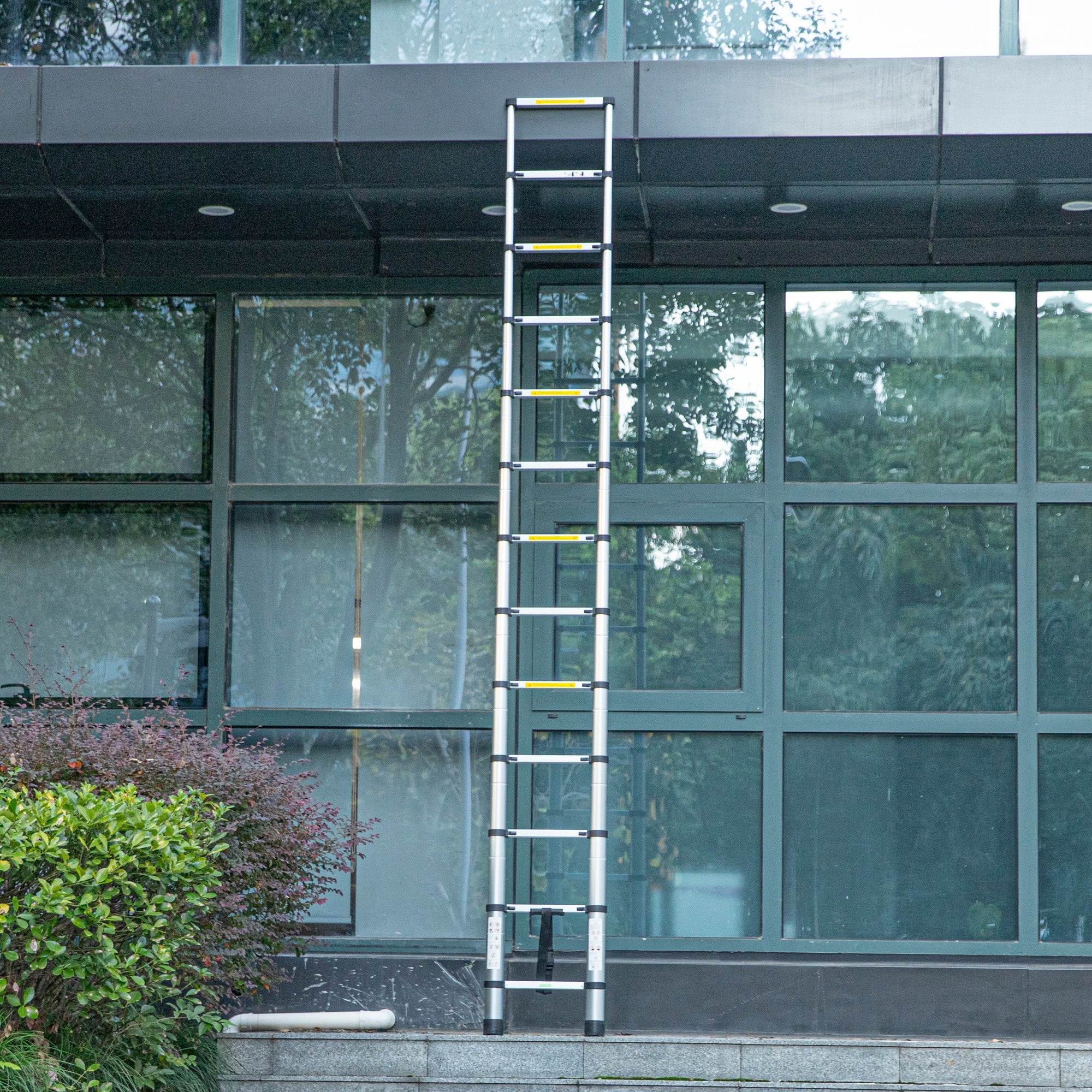 Handy Tek Aluminum Telescoping Extension Ladder - 330 lb Load Capacity - 12 1/2' - 1 count box