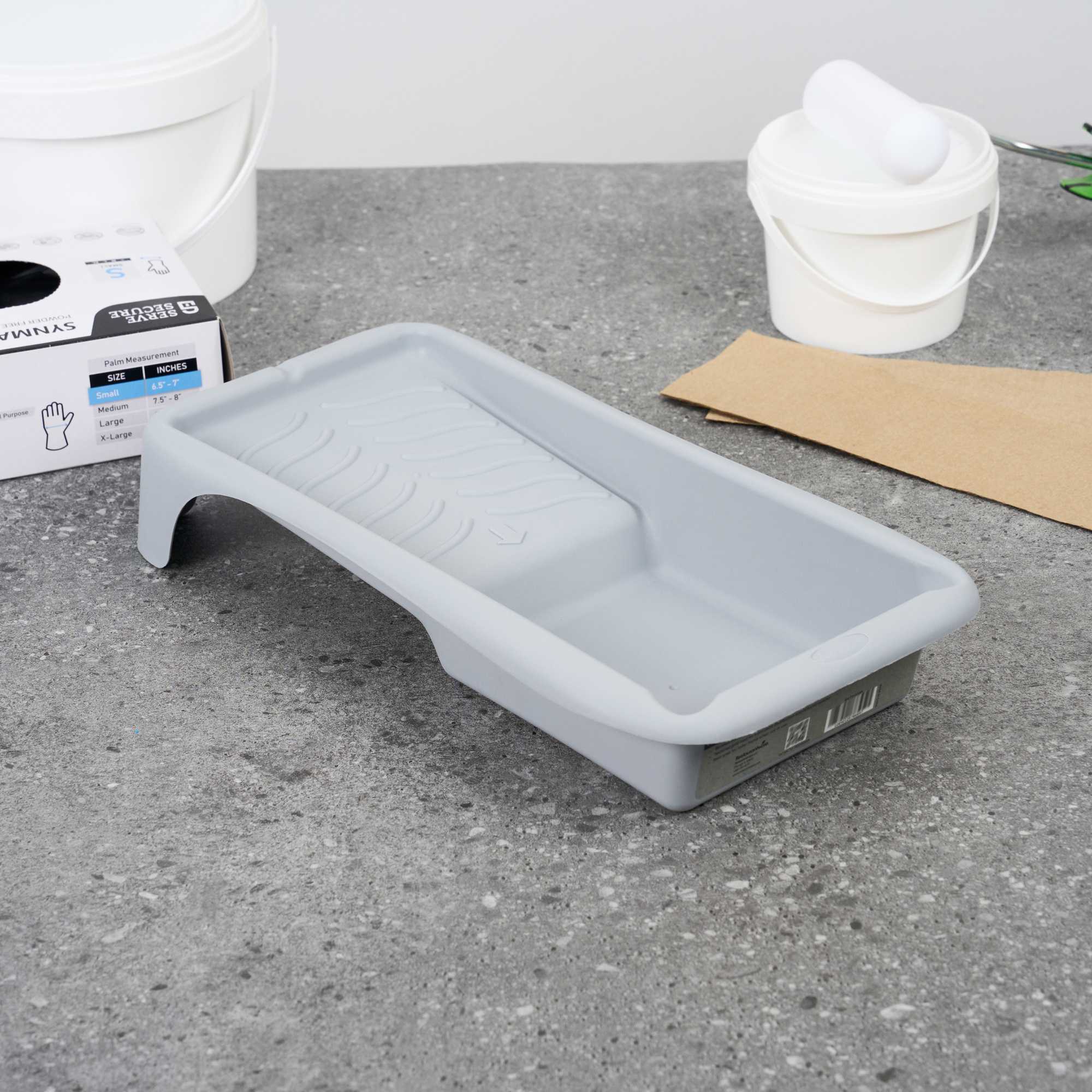 Handy Tek 1.5 qt Gray Plastic Paint Tray - 14" x 7" x 2 1/2" - 1 count box