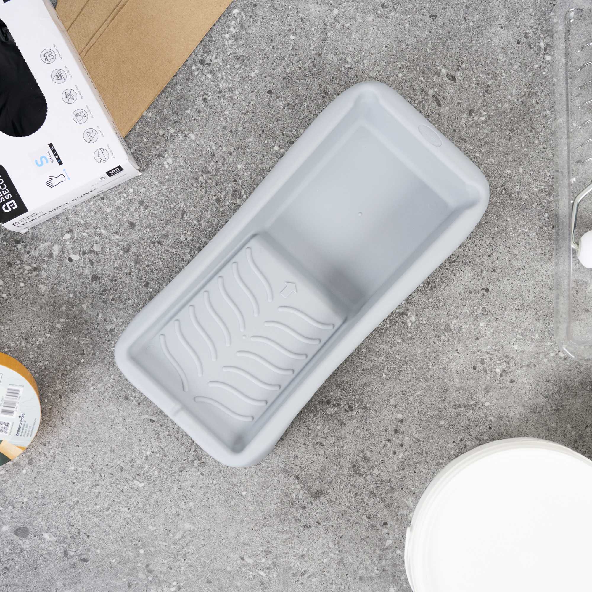 Handy Tek 1.5 qt Gray Plastic Paint Tray - 14" x 7" x 2 1/2" - 96 count box