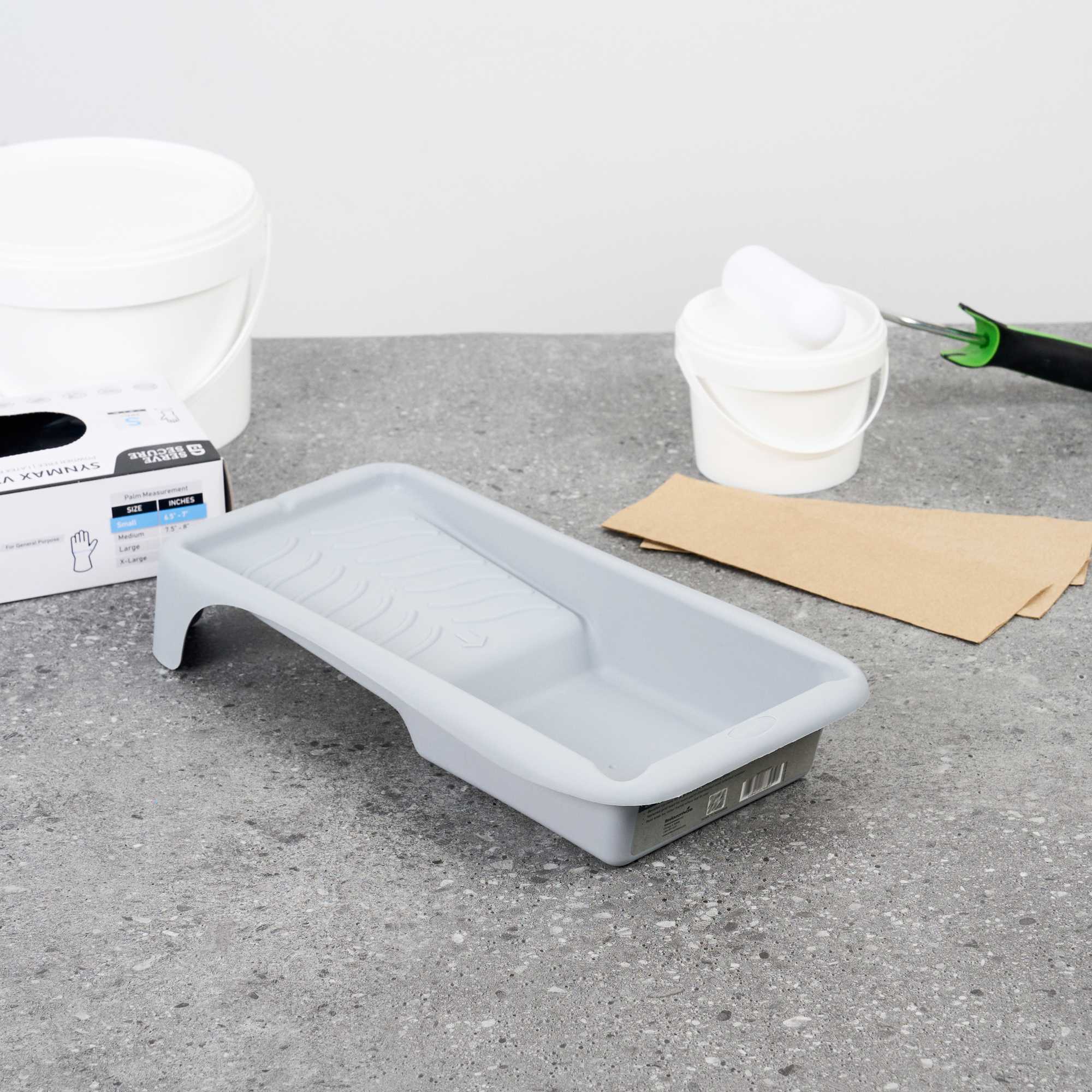 Handy Tek 1.5 qt Gray Plastic Paint Tray - 14" x 7" x 2 1/2" - 96 count box