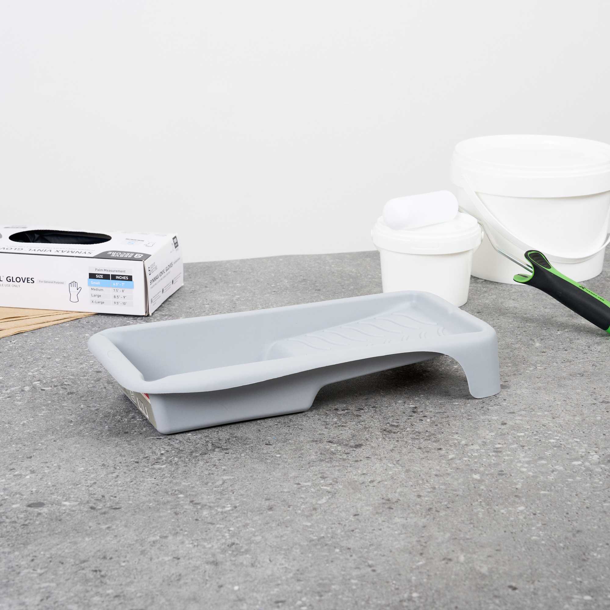 Handy Tek 1.5 qt Gray Plastic Paint Tray - 14" x 7" x 2 1/2" - 96 count box